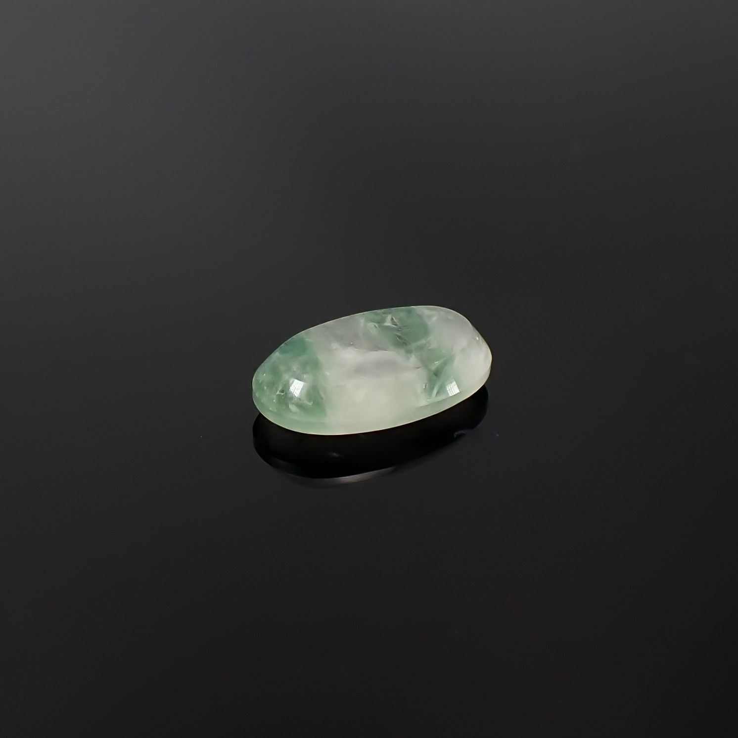 エメラルドインクォーツ ブラジル産 6.23ct / 17.1x10.3mm前後 [260432032]