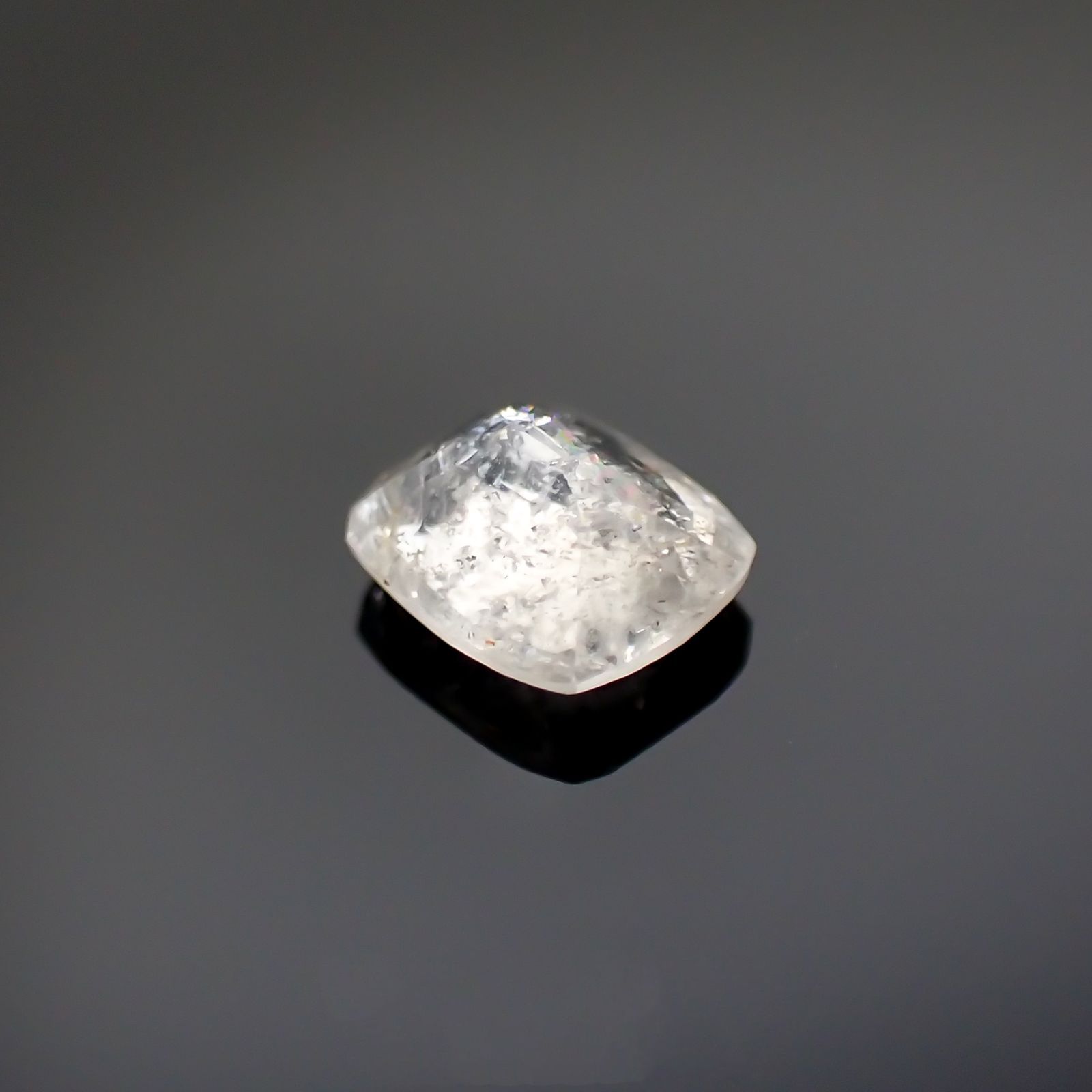 マスグラバイト(宝石名マスグラバイト) ビルマ・モゴク産 0.456ct ソ付(日独)[210510930]4.9×4.2mm前後