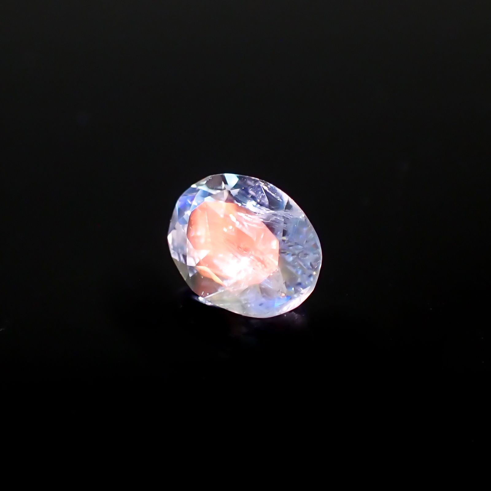 レインボームーンストーン タンザニア産 0.66ct[231023576]6.6x5.1mm前後