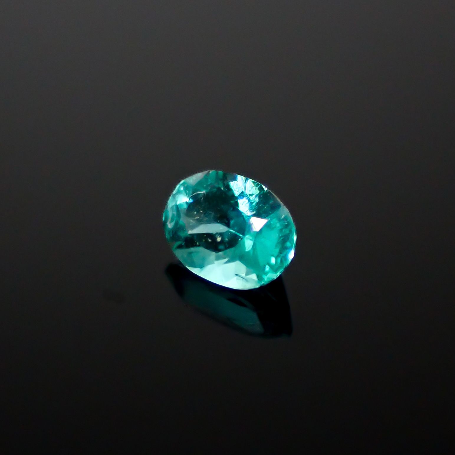 パライバトルマリン ブラジル・ムルング鉱山産 0.12ct[240928750]3.6x2.5mm前後