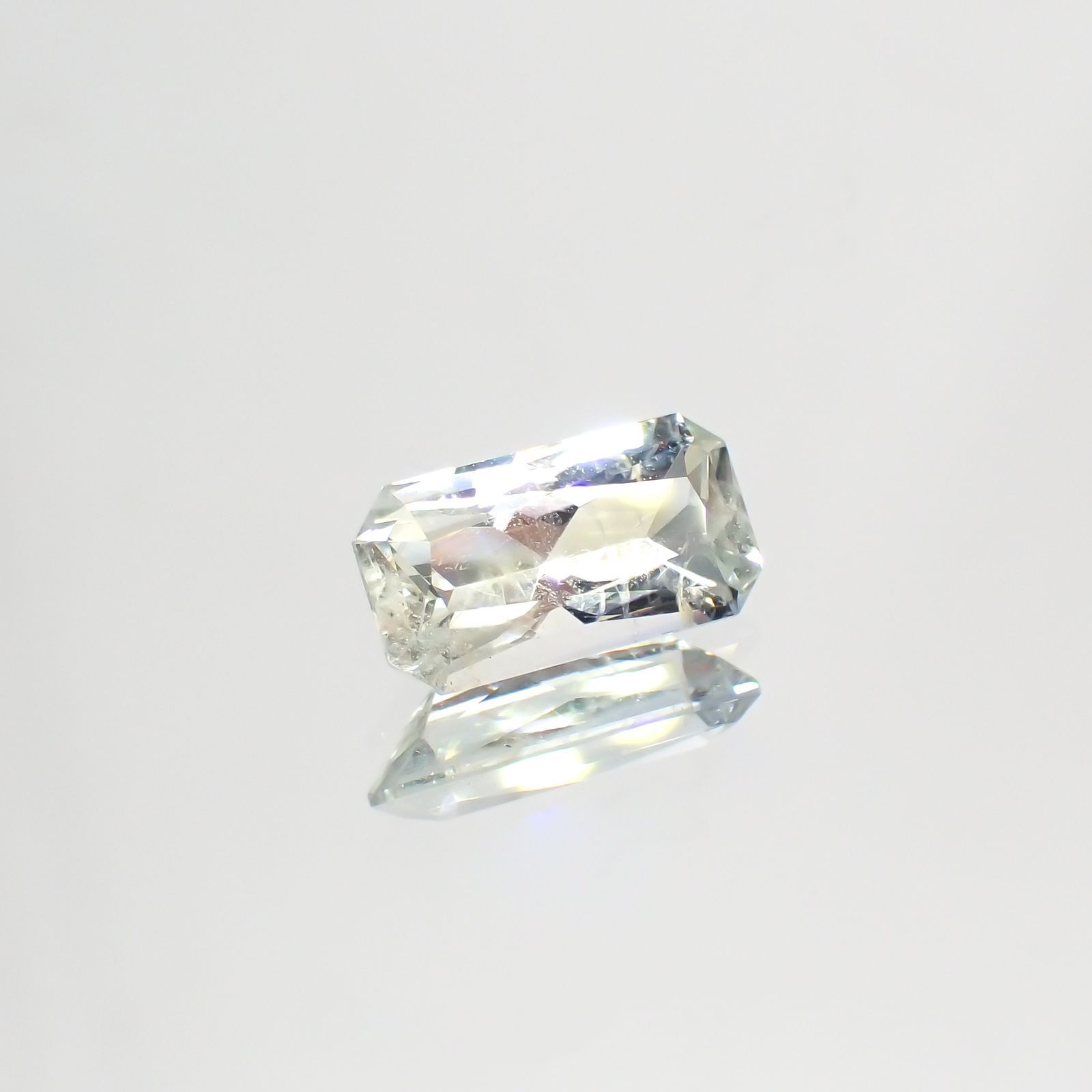 ジェレメジェバイト(宝石名エレメージェバイト)ナミビア産 1.418ct ソ付(彩珠)[230823130]9.2x5mm前後