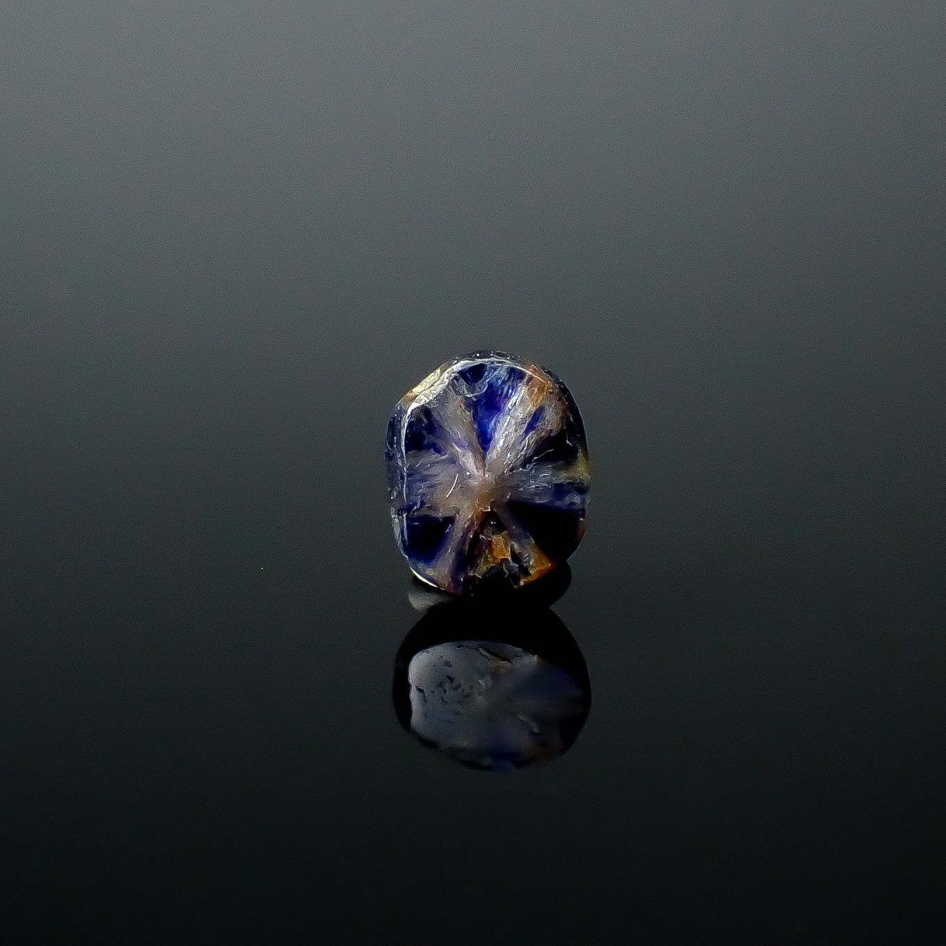 トラピッチェサファイア 原石スライス磨き ビルマ産 0.67ct [250830978]5.6x4.5mm前後