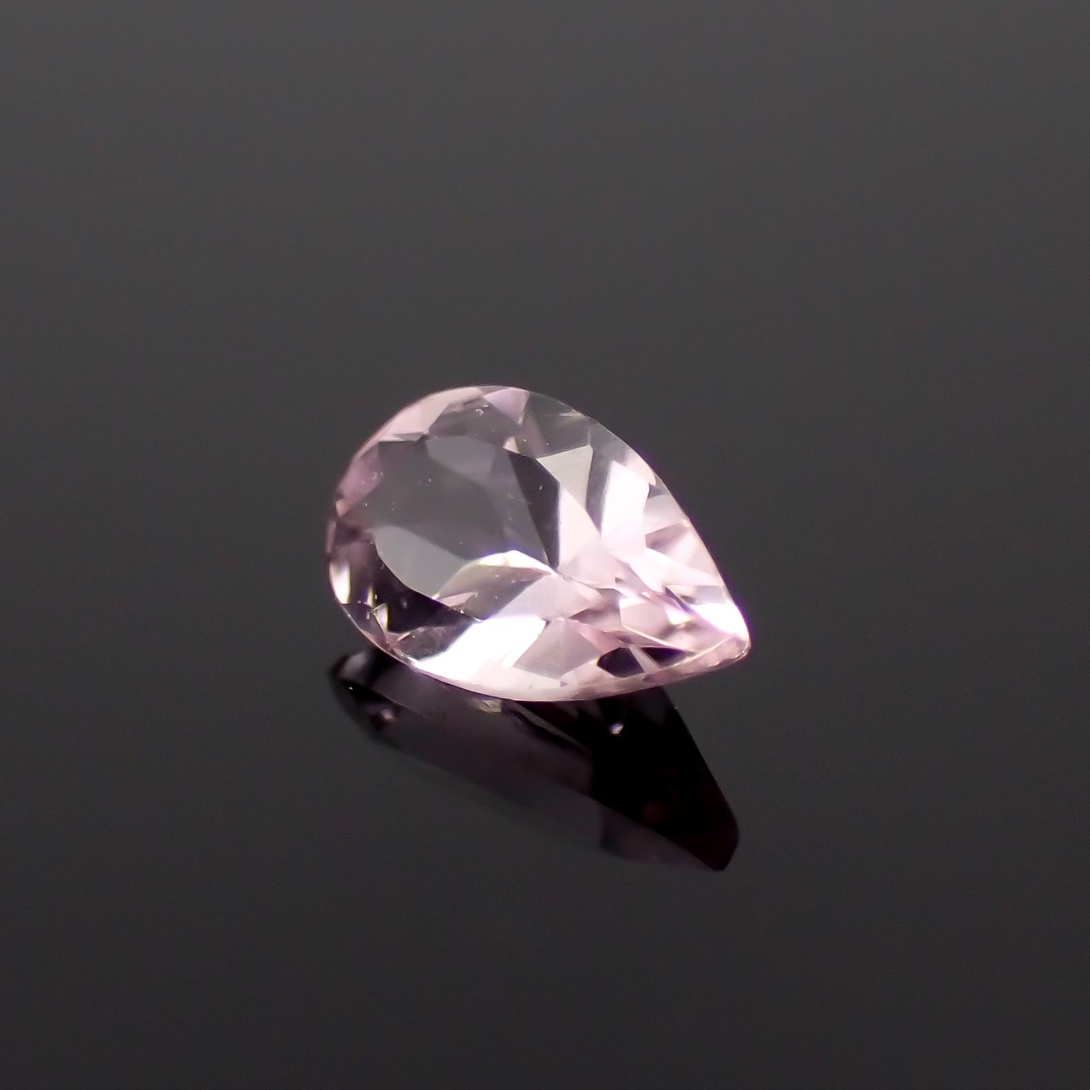 モルガナイト モザンビーク産 0.18ct[230923356]5.1x3mm前後
