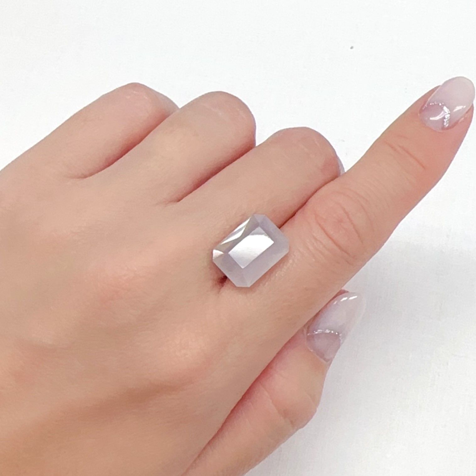 アイリスカルセドニー ブラジル・ミナスジェライス州産 8.01ct[240527808]14x10.4mm前後