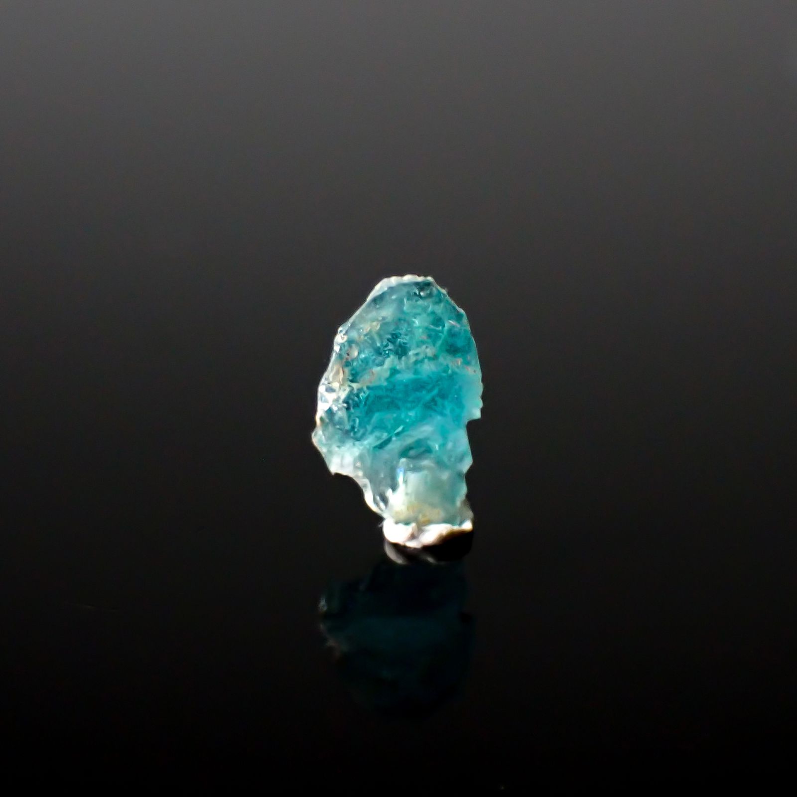 パライバトルマリン 原石スライス ブラジル・パライバ州バターリャ鉱山産 0.53ct [241029346]9.6x6.3mm前後