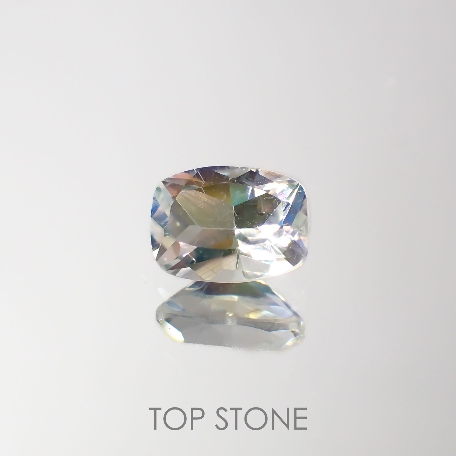 レインボームーンストーン(宝石名ラブラドライト)タンザニア産 0.65ct 識別済[220616648]6.5x4.8mm前後