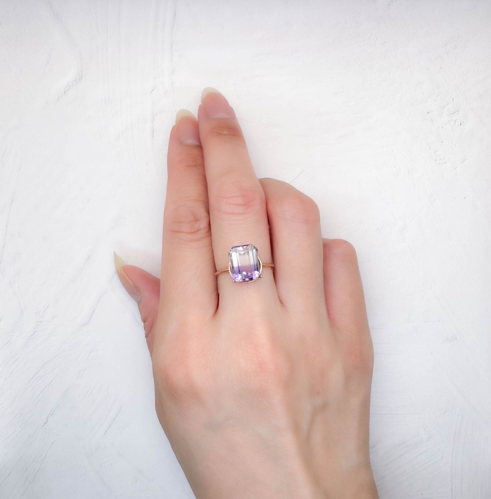 アワーグラスアメジスト モロッコ産 3.43ct / 10.1x8.1mm前後 [250730890]