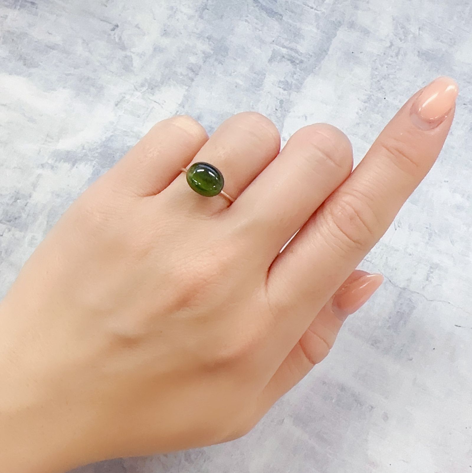 ダイオプサイドキャッツアイ(宝石名ダイオプサイト・キャッツアイ)ロシア産 4.313ct ソ付(CGL)[230120312]10x8.1mm前後