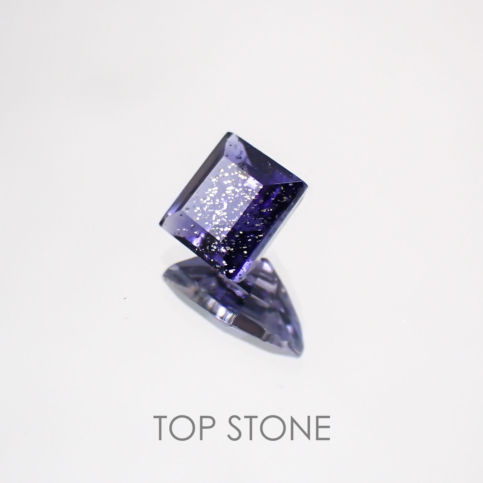 アイオライトサンストーン ブラジル・インド産 ルース 0.67ct[210310439]5.2×5.2mm前後