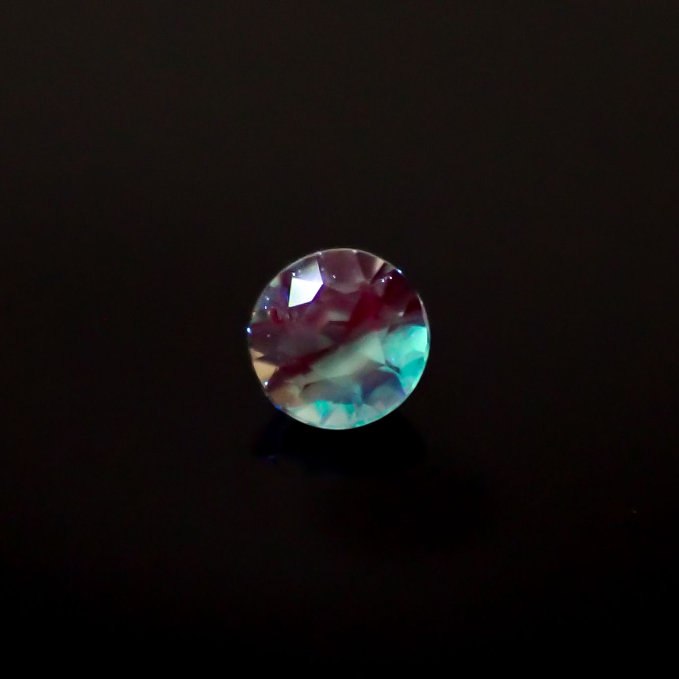 アレキサンドライトキャッツアイ ブラジル・ミナスジェライス州ヘマチタ鉱山産 0.077ct[240929040]2.5x2.5mm前後