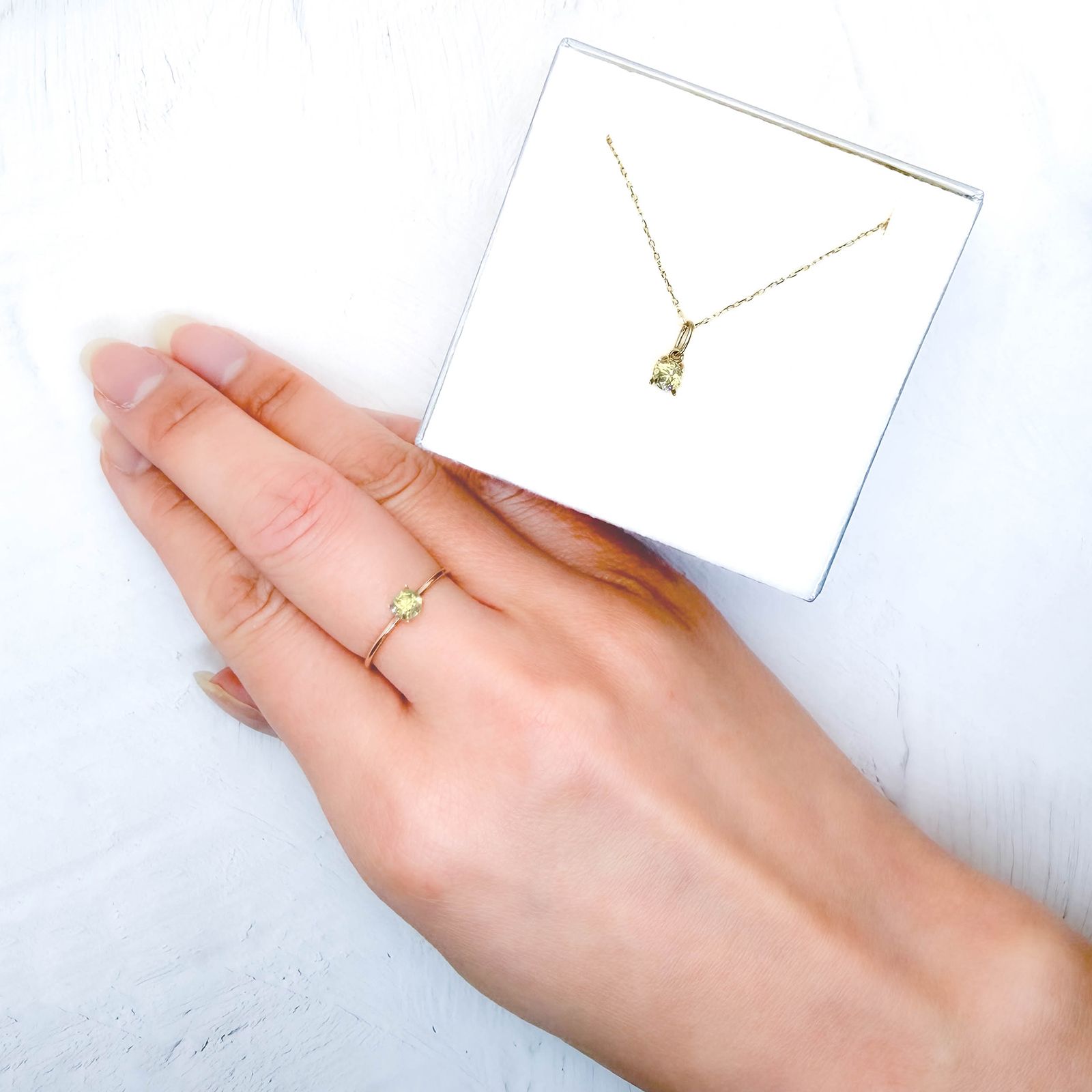 ◇ペアセット◇イエロージルコン(宝石名ジルコン)スリランカ/カンボジア産 識別済 0.91ct(2pcs合計) / 4.1-4.2x4.1-4.2mm前後 [251231487]