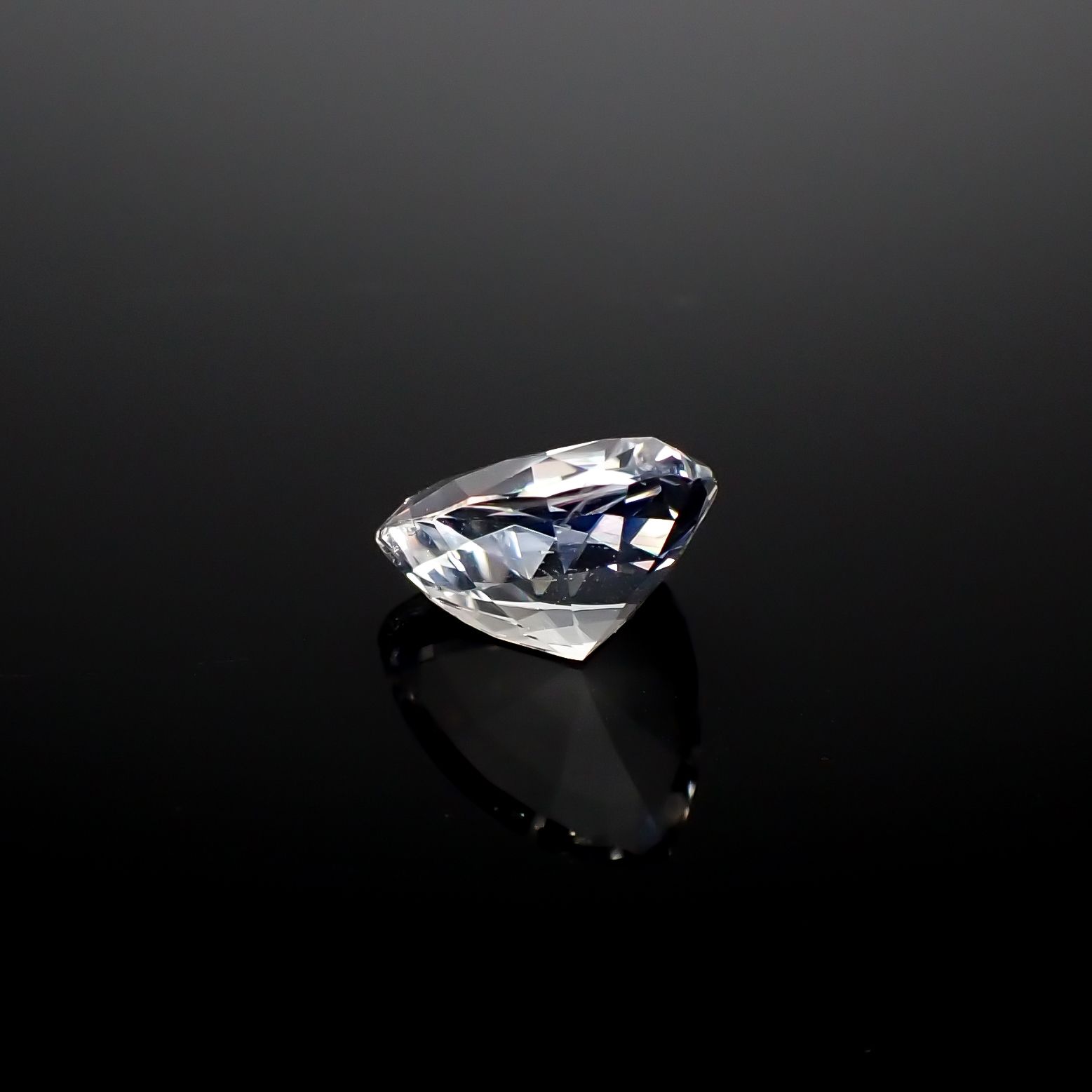 レインボームーンストーン(宝石名ラブラドライト)マダガスカル産 2.426ct ソ付(彩珠)[240326932]10.7x8.5mm前後