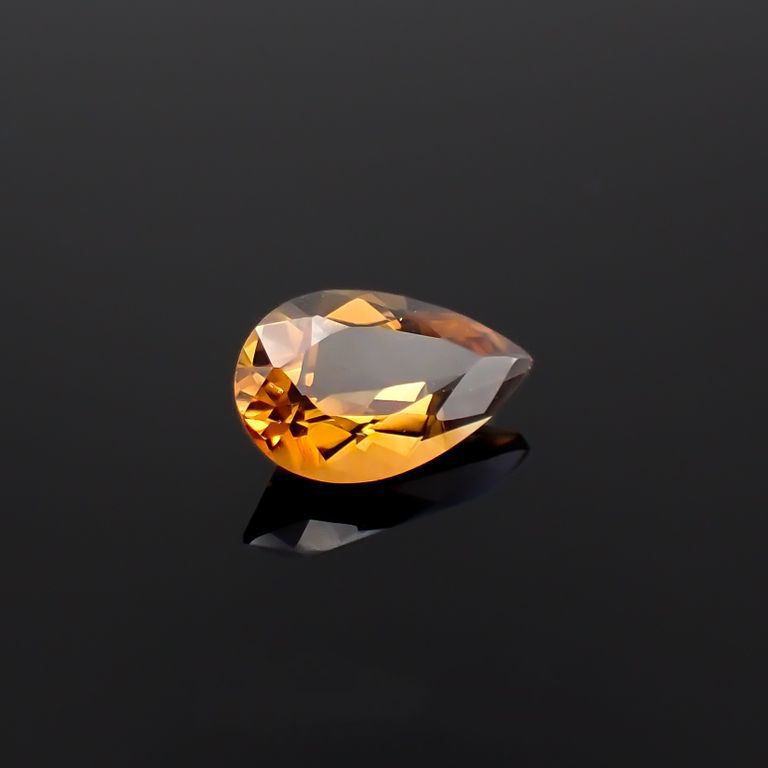 ゴールデンアイオライト(宝石名コーディエライト)マダガスカル産 1.43ct 識別済[230220346]10.7x6.6mm前後