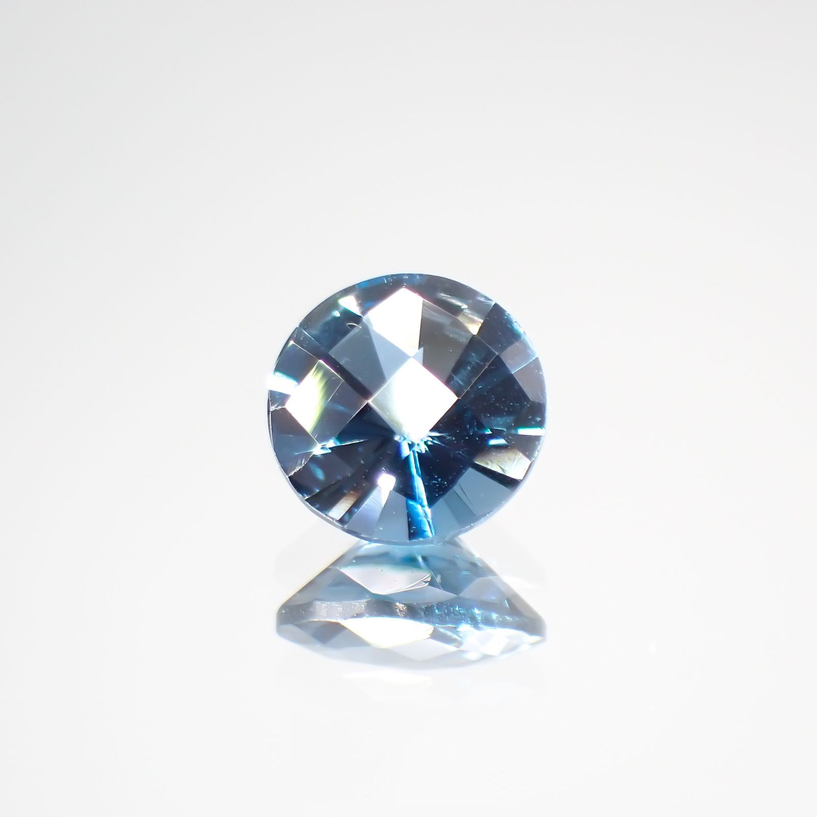 ◇チェッカーカット◇ロンドンブルートパーズ(宝石名ブルー・トパーズ) ブラジル産 1.10ct 識別済[210913041]6.5×6.5mm前後