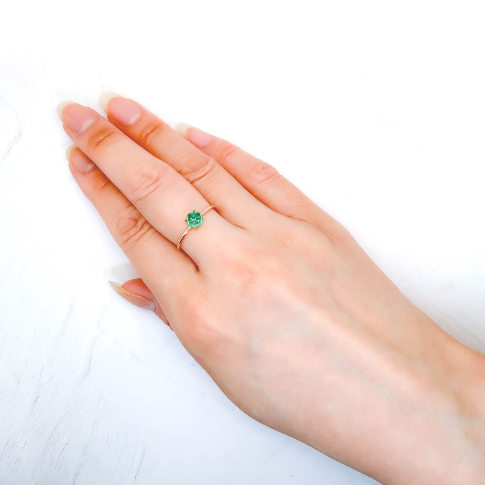 ◇シュガーローフカット◇エメラルド(宝石名エメラルド)コロンビア産 識別済 0.51ct / 4.7x4.6mm前後 [260715953]