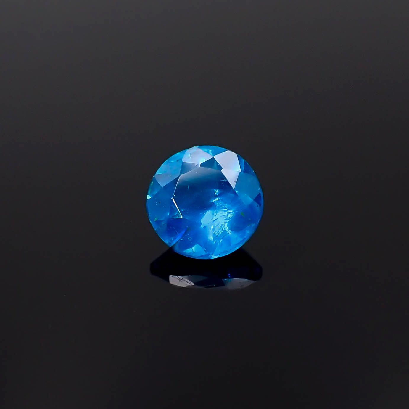 ネオンブルーアパタイト マダガスカル産 0.51ct[231224992]5x5mm前後