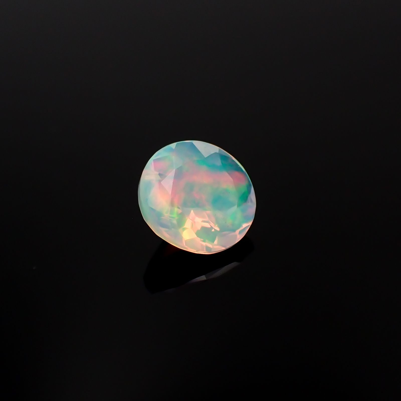 エチオピアオパール エチオピア産 0.67ct[230421407]6.8x6.7mm前後
