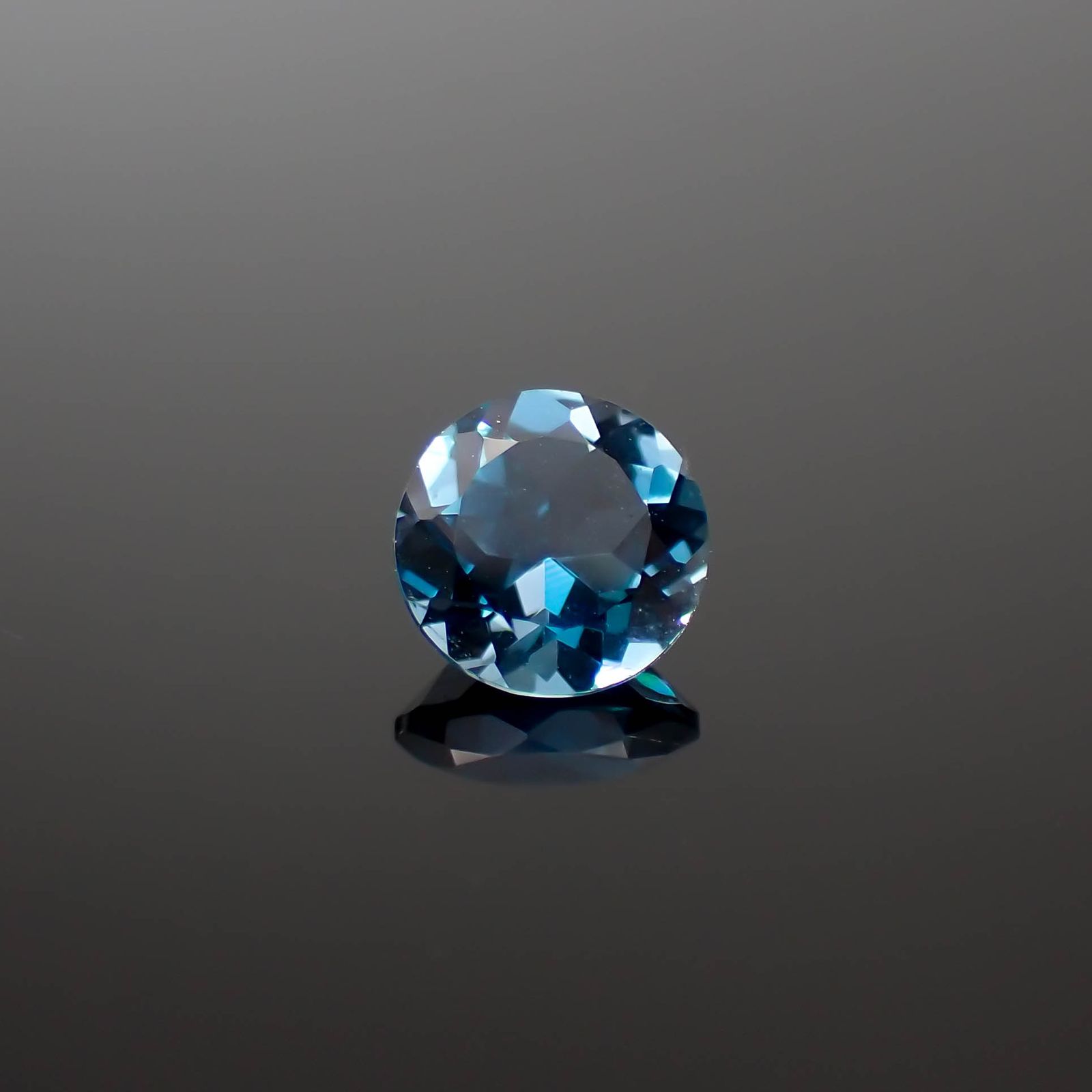 ロンドンブルートパーズ ブラジル産 0.91ct[240326784]6.1x6.1mm前後