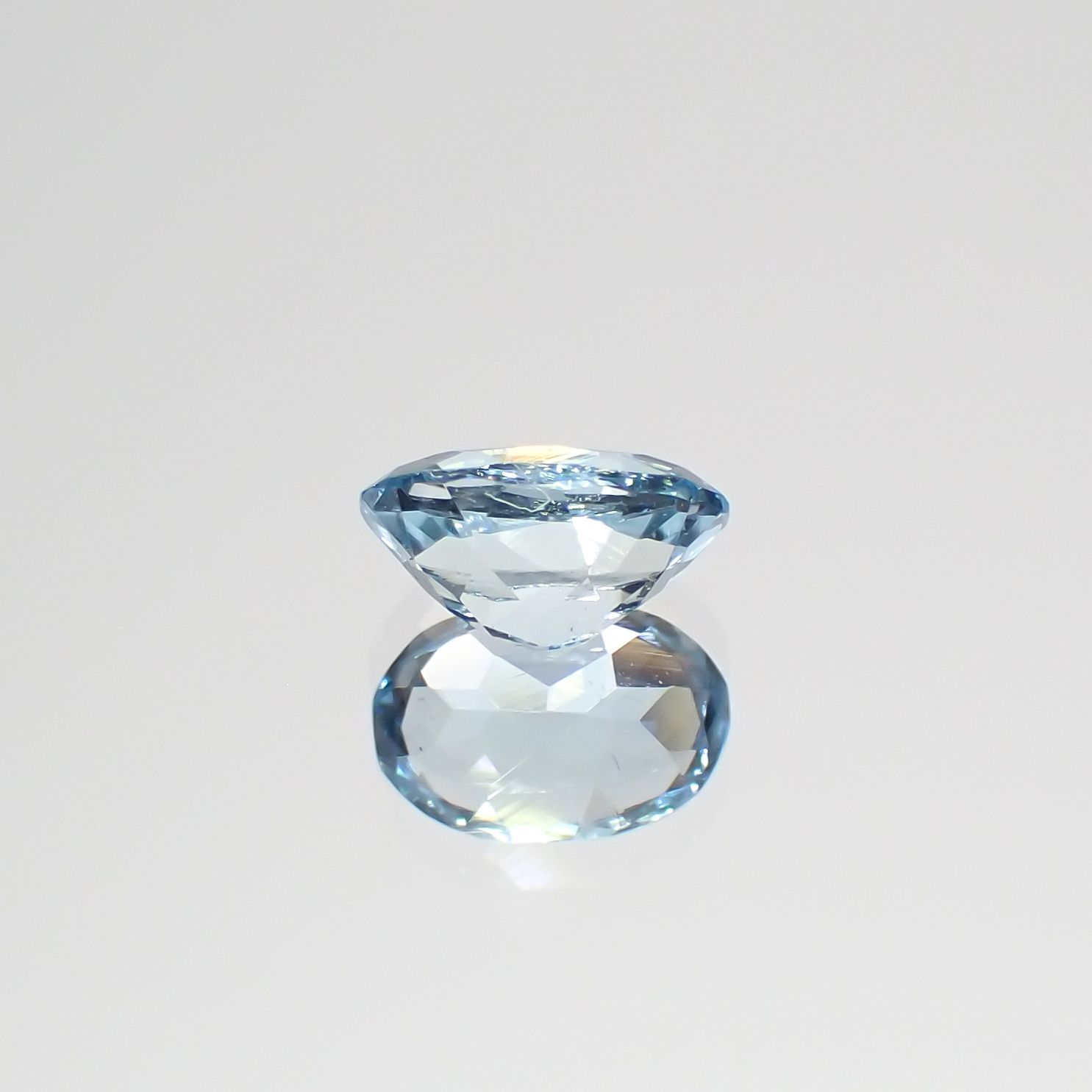 アクアマリン(宝石名アクアマリン)モザンビーク産 0.43ct 識別済[230421765]6.1x4.1mm前後