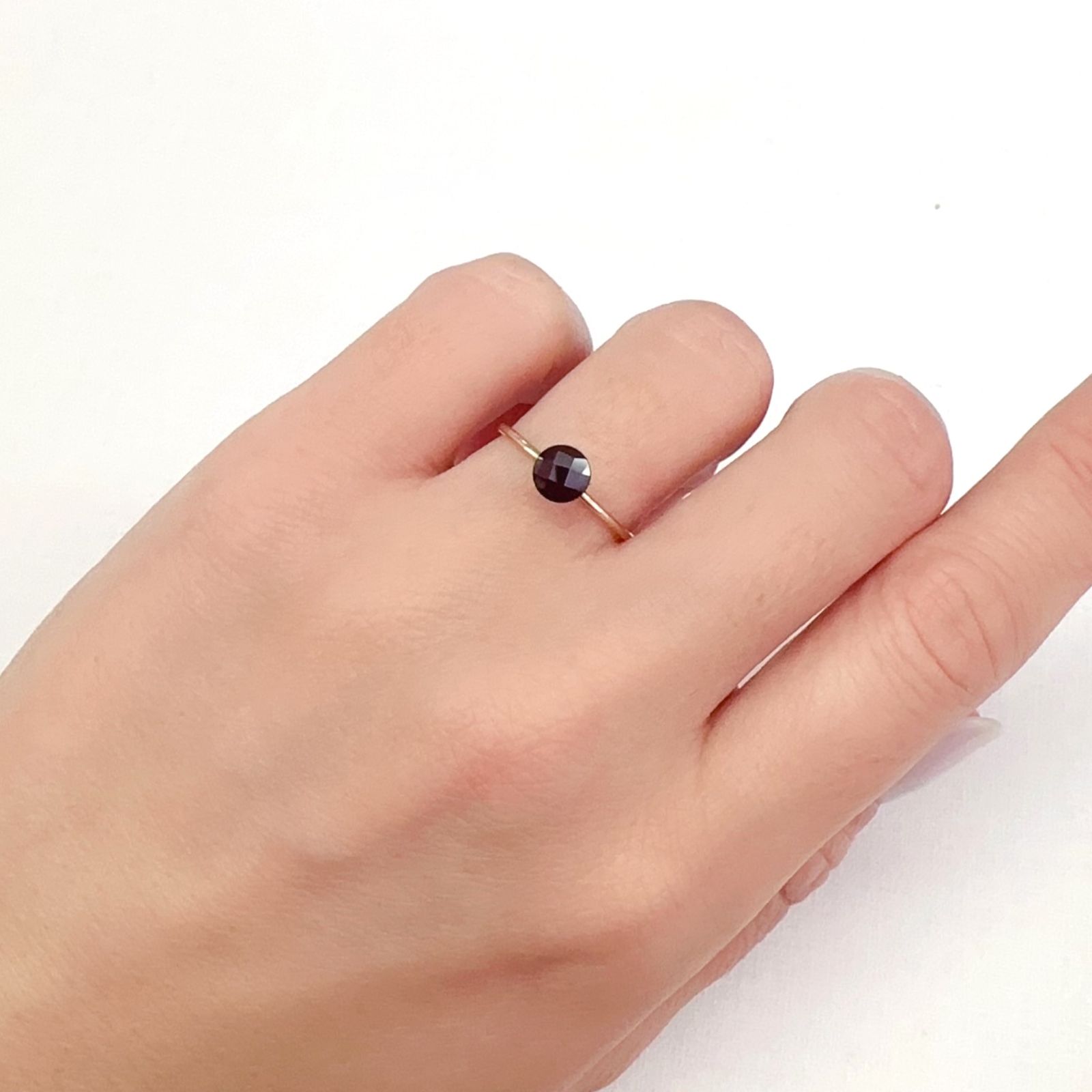 ◇チェッカーカット◇アントヒルガーネット(クロムパイロープガーネット)(宝石名 含クロム アルマンディン パイロープ・ガーネット)アメリカ・アリゾナ州産 0.920ct ソ付(彩珠)[231224536]5.5x5.5mm前後