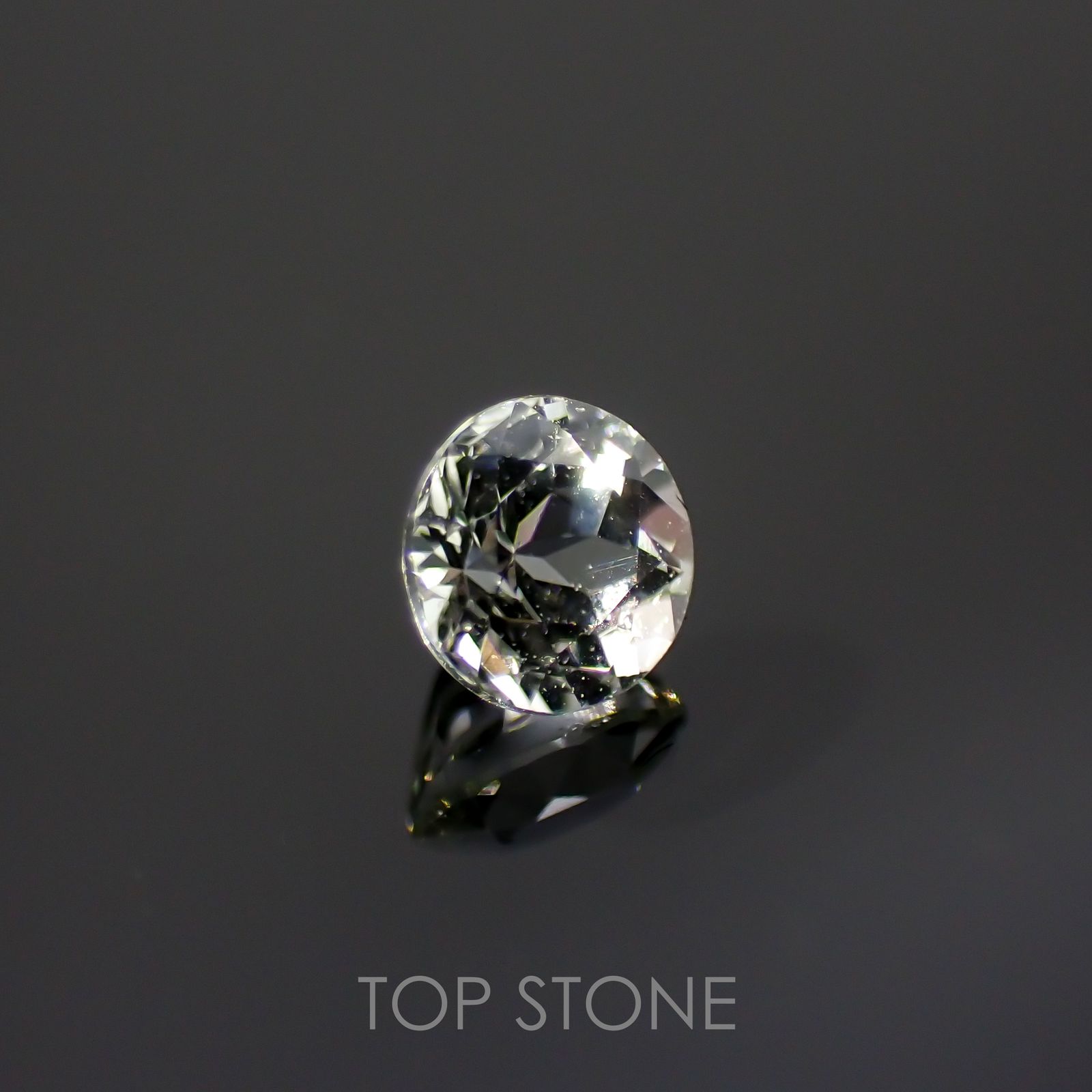 リューコガーネット(宝石名ホワイト グロッシュラー・ガーネット)ビルマ産 0.23ct 識別済[220115439]3.3x3.3mm前後