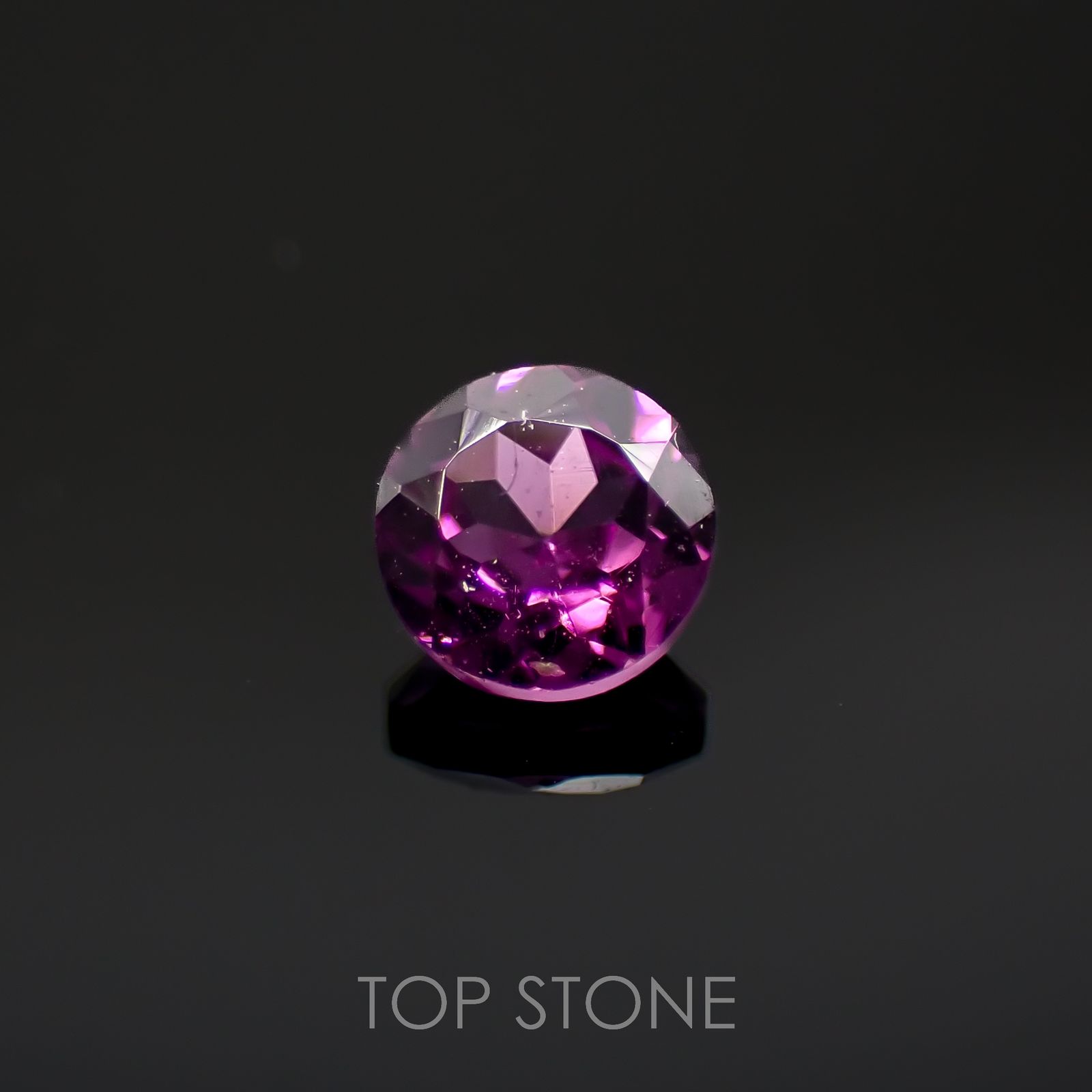 カラーシフト マラヤガーネット(宝石名ガーネット)タンザニア産 0.42ct 識別済[220817281]4.2x4.1mm前後