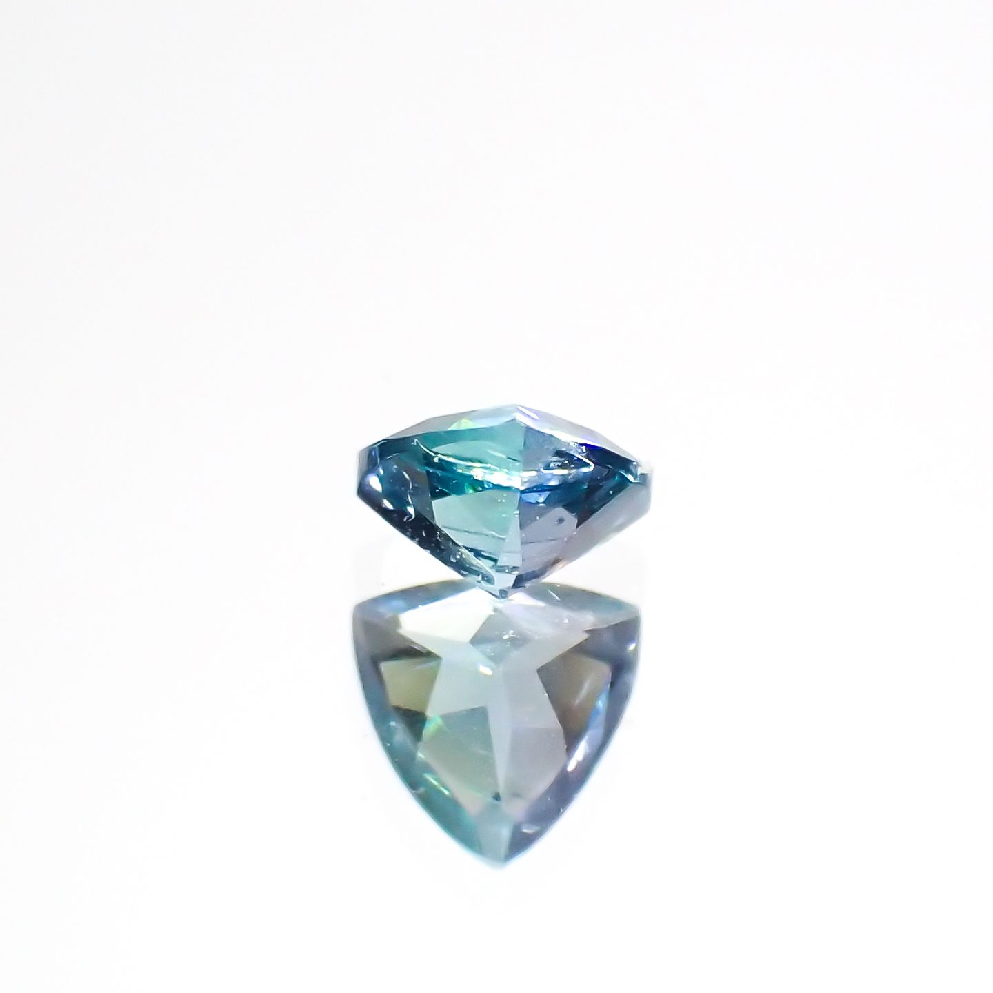 ブルーコーネルピン タンザニア産 0.23ct[231224497]4x4mm前後