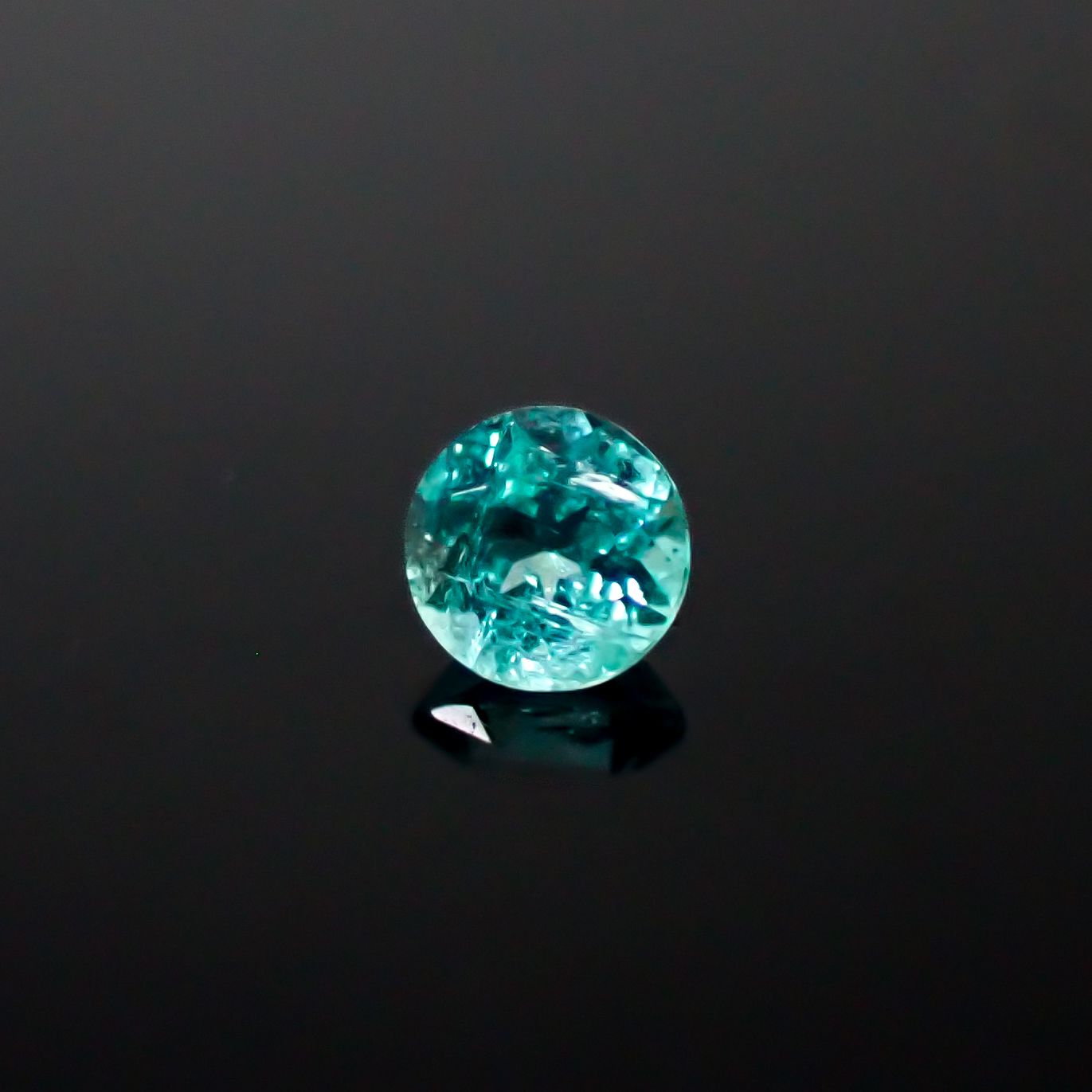 パライバトルマリン ブラジル・キントス鉱山産 0.12ct [241229543]3x3mm前後