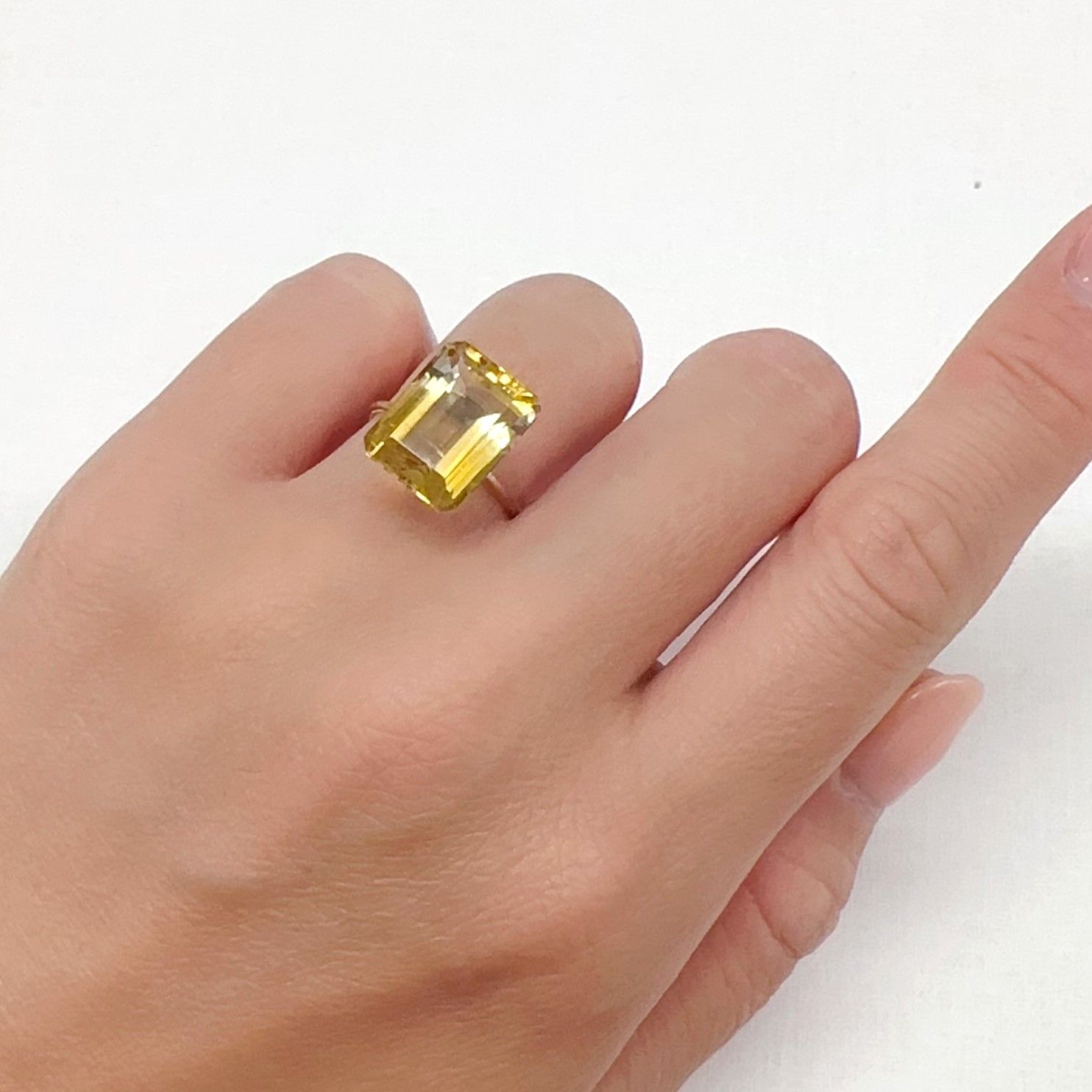 バイカラーシトリン ブラジル・ミナスジェライス州産 8.53ct[240326465]13.1x10mm前後