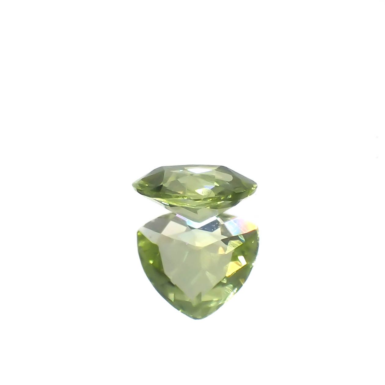 グリーンエンスタタイト(宝石名グリーン・エンスタタイト)カメルーン産 0.24ct 識別済[240125616]4.5x4.4mm前後
