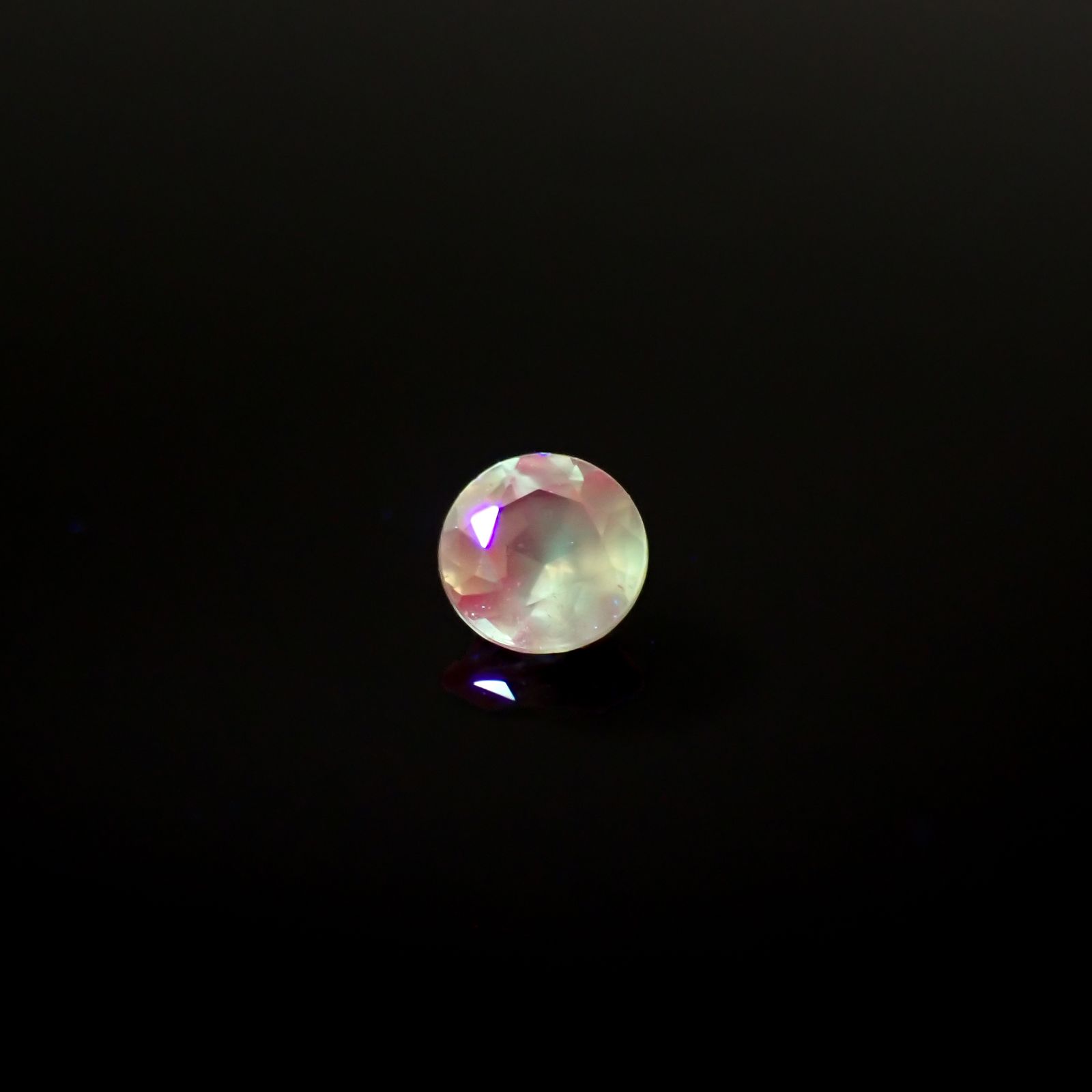 アレキサンドライトキャッツアイ ブラジル・ミナスジェライス州ヘマチタ鉱山産 0.16ct[240527432]3.3x3.3mm前後