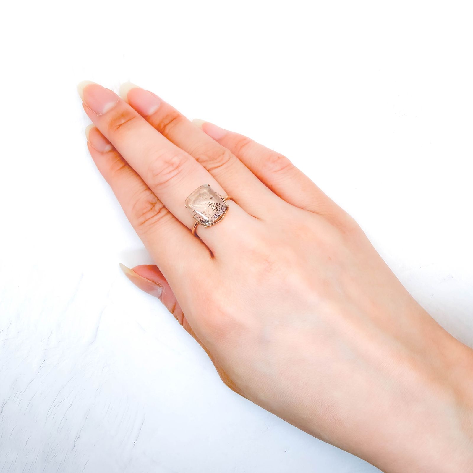 レインボーラティスサンストーン オーストラリア産 3.89ct / 11.7x10.5mm前後 [260632526]