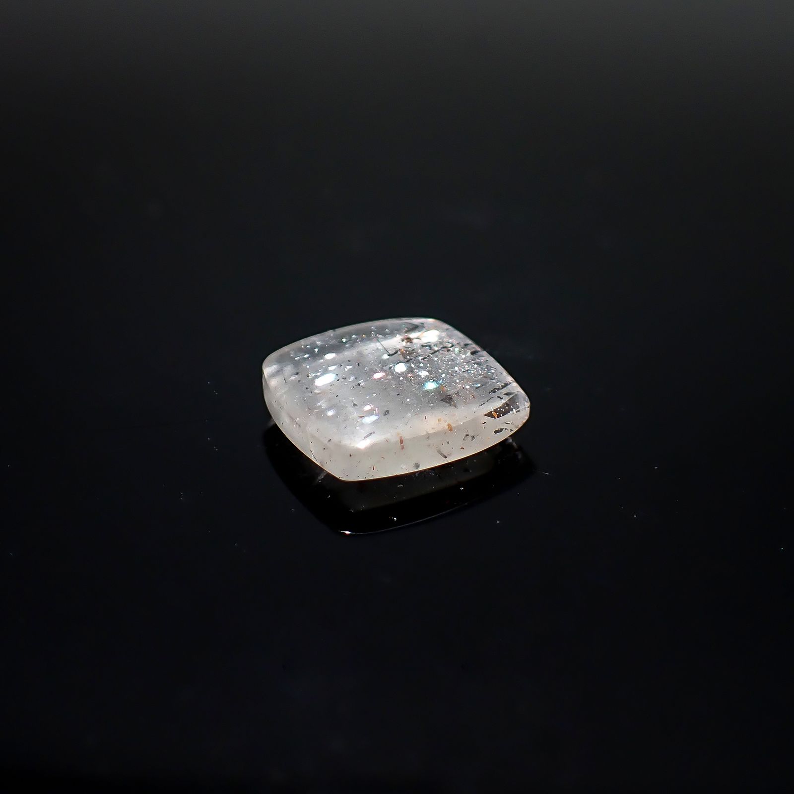 レインボーラティスサンストーン オーストラリア産 3.89ct / 11.7x10.5mm前後 [260632526]