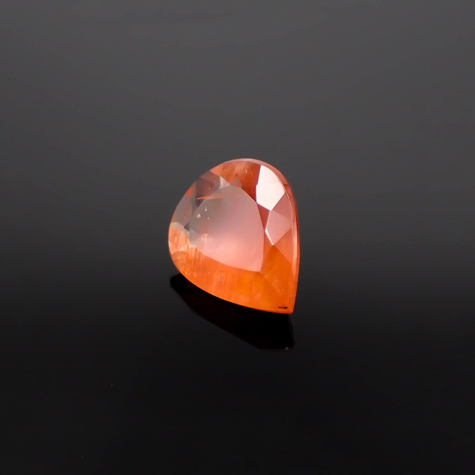 サンストーンスキャポライト(宝石名シーン・スキャポライト)タンザニア産 1.97ct 識別済[221219277]10.3x8.1mm前後
