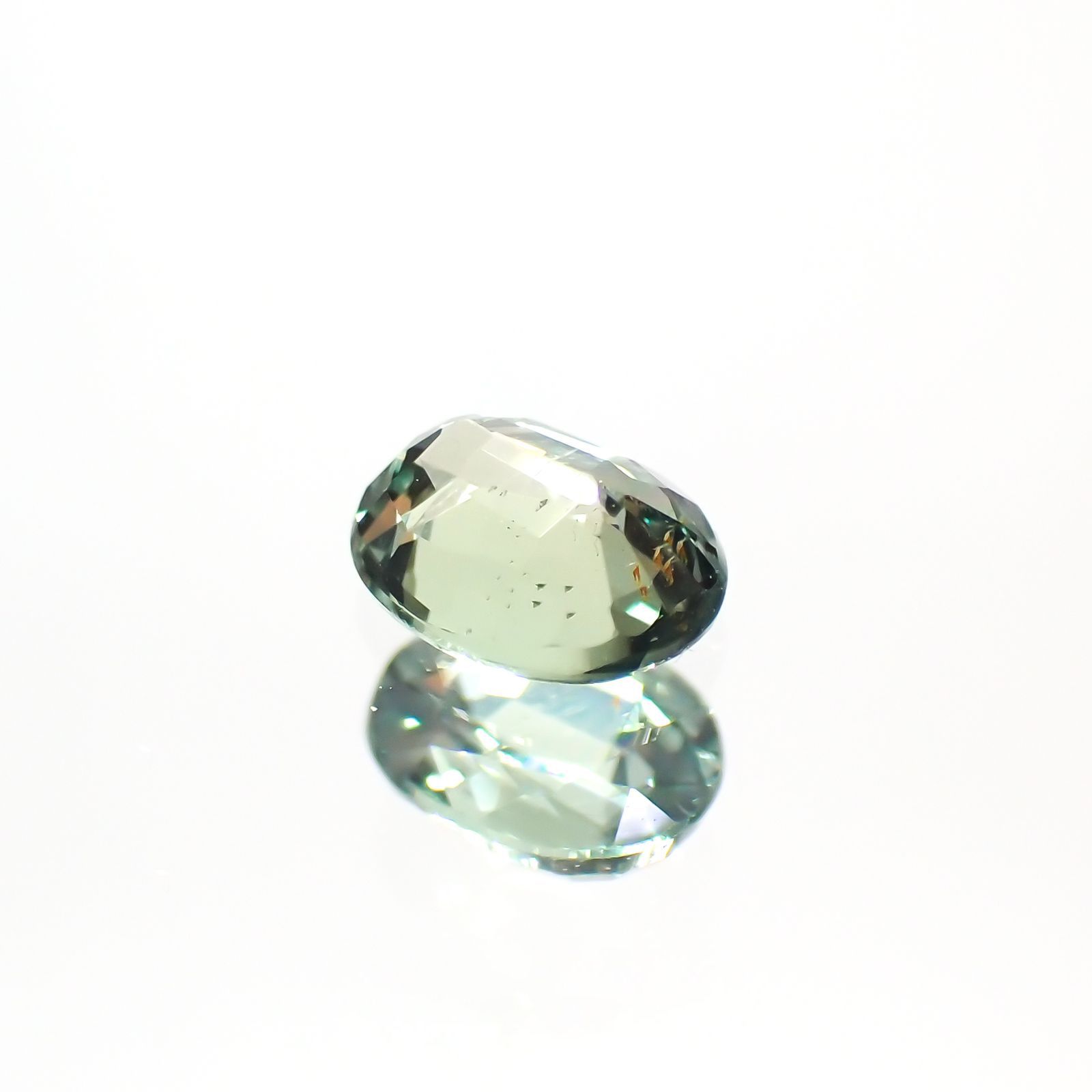 アレキサンドライト(宝石名アレキサンドライト) マダガスカル産 0.254ct ソ付(彩珠)[20106998]4.3×3.3mm前後