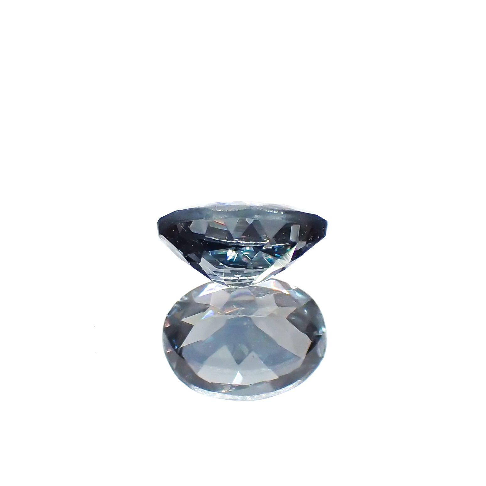 ベキリーブルーガーネット（カラーチェンジガーネット アレキタイプ） マダガスカル・ベキリー産 0.39ct[230923543]5.1x3.9mm前後