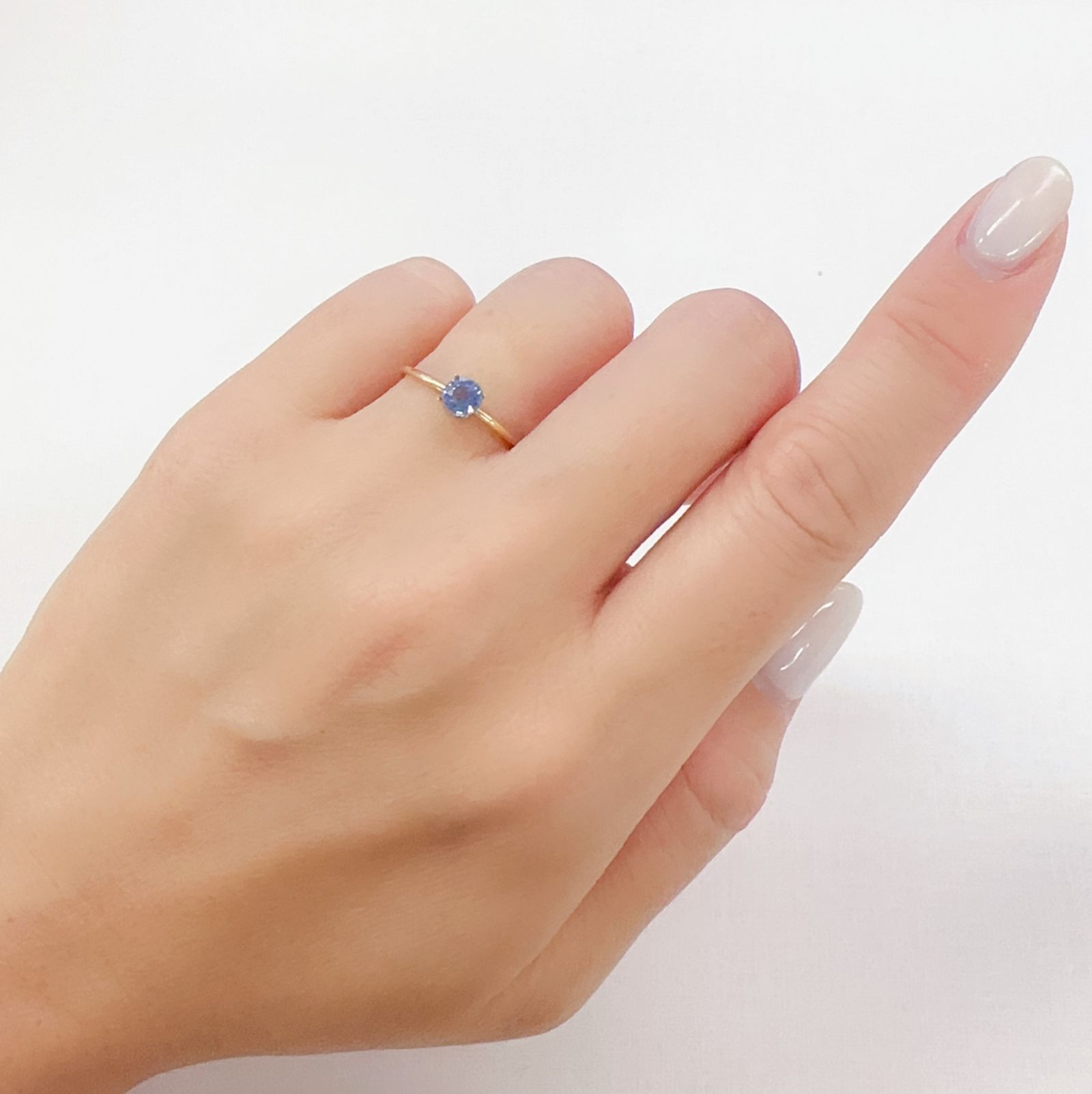 アイスブルーサファイア(宝石名サファイア)スリランカ/マダガスカル産 0.49ct 識別済[230722695]4.4x4.4mm前後