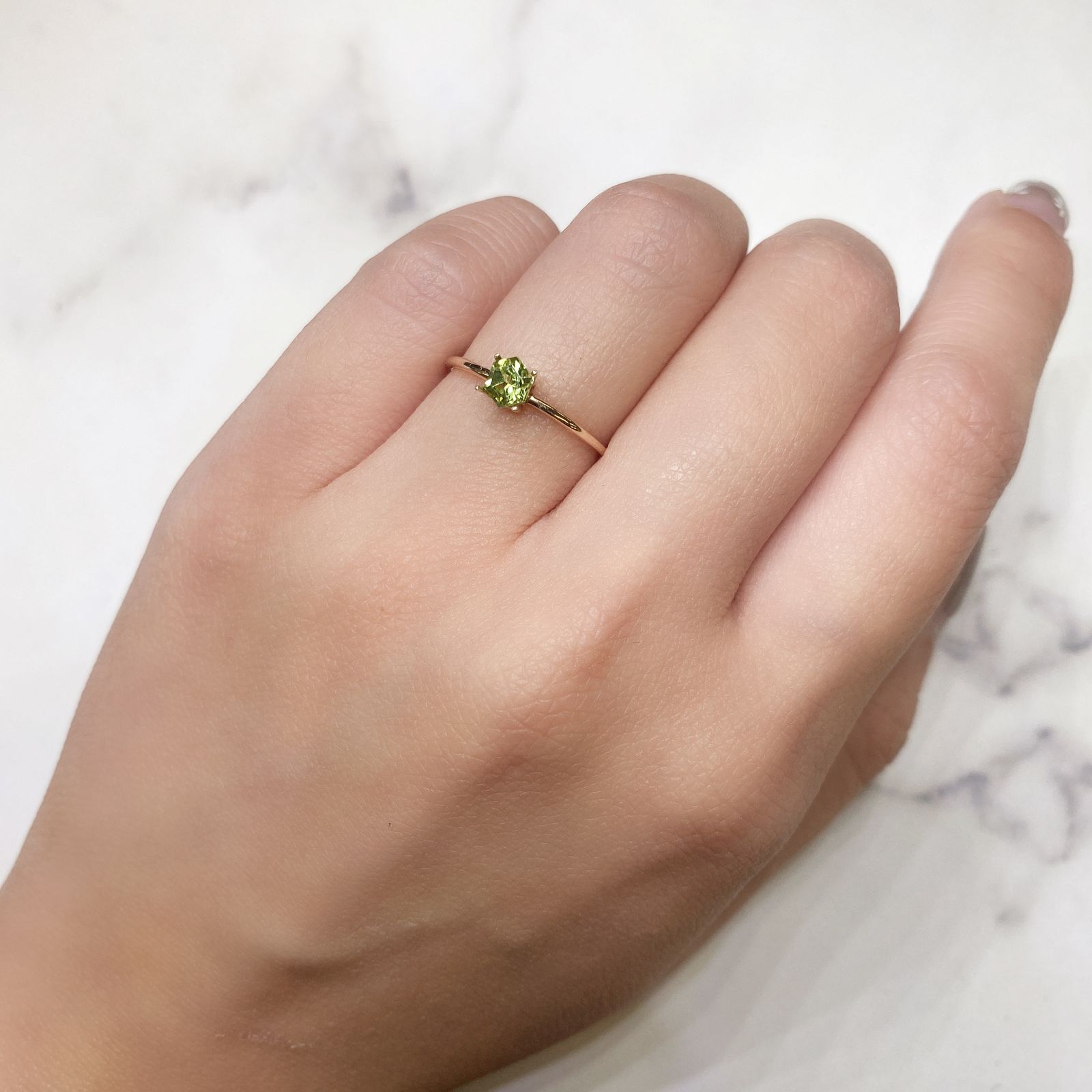 ◇ヘキサゴンカット◇ペリドット(宝石名ペリドット) パキスタン産 0.38ct 識別済[251013093]4×3.9mm前後