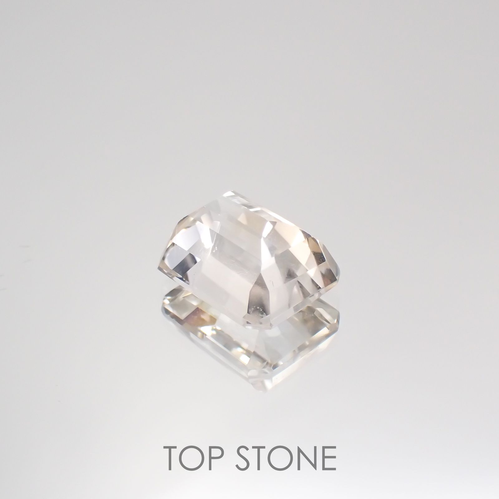 フェナカイト(宝石名フェナカイト)ブラジル産 3.353ct ソ付(彩珠)[221018578]9.5x7.6mm前後
