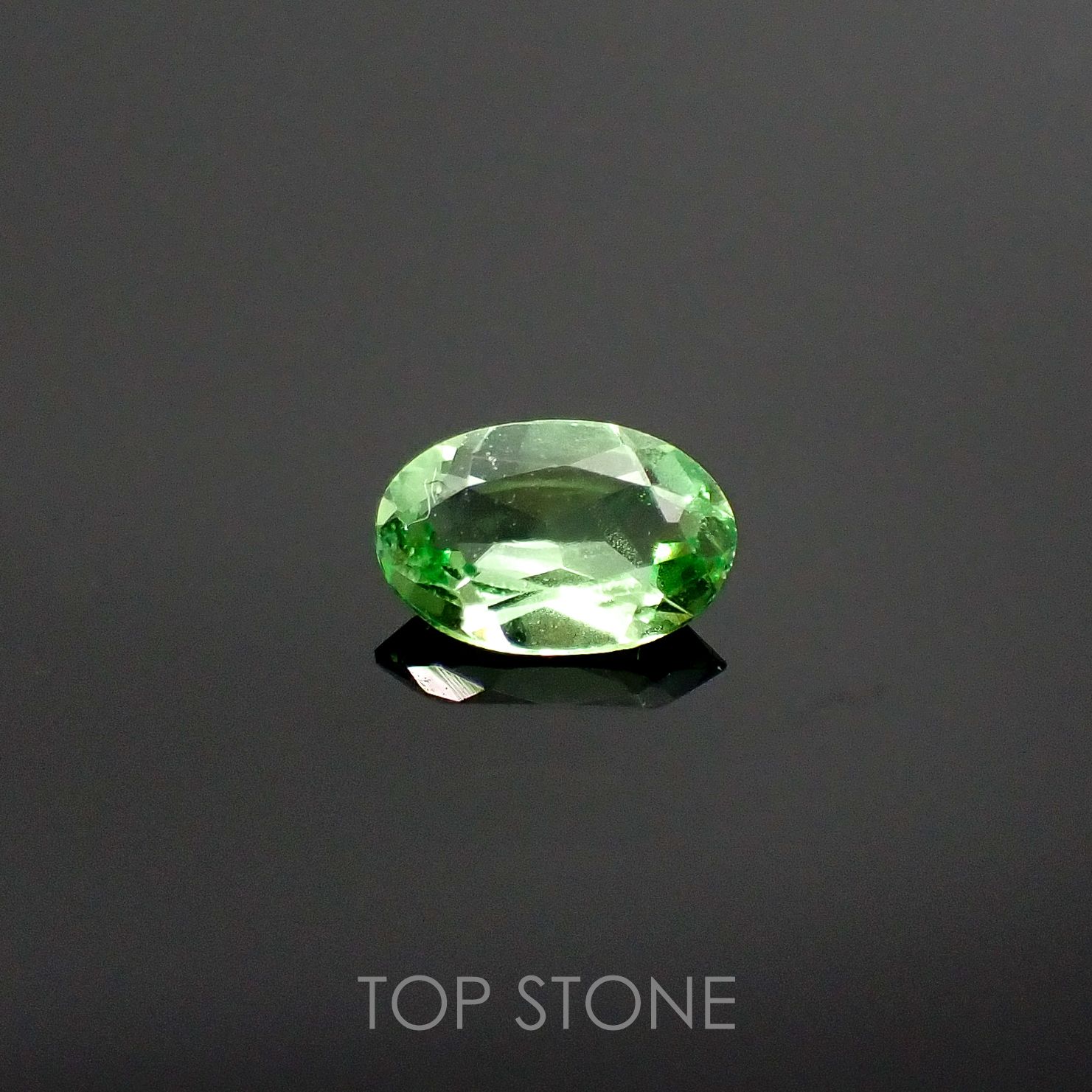 ミントガーネット(宝石名グリーン グロッシュラー・ガーネット) タンザニア産 0.42ct 識別済[210711533]5.9×3.8mm前後