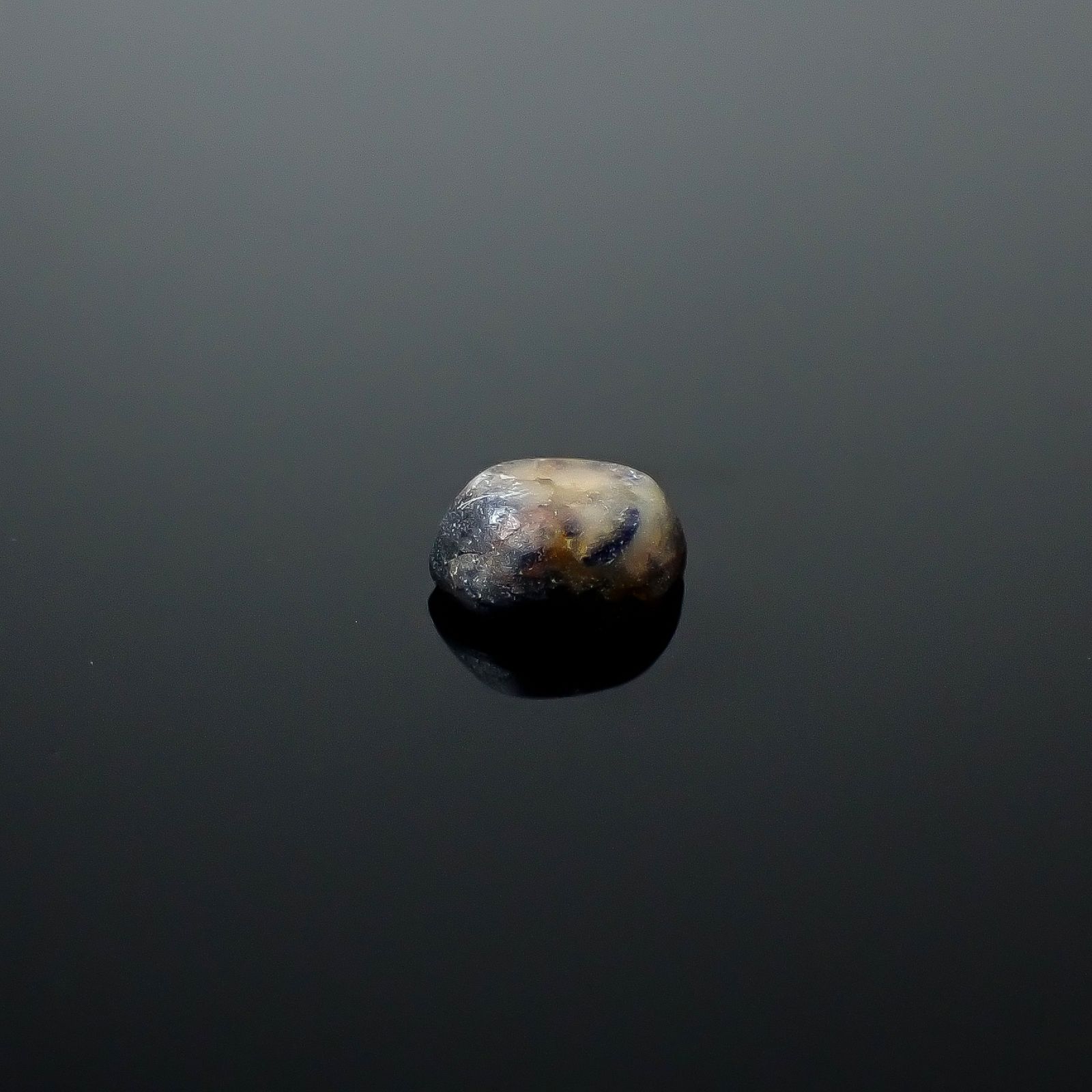 トラピッチェサファイア 原石スライス磨き ビルマ産 0.67ct [250830978]5.6x4.5mm前後