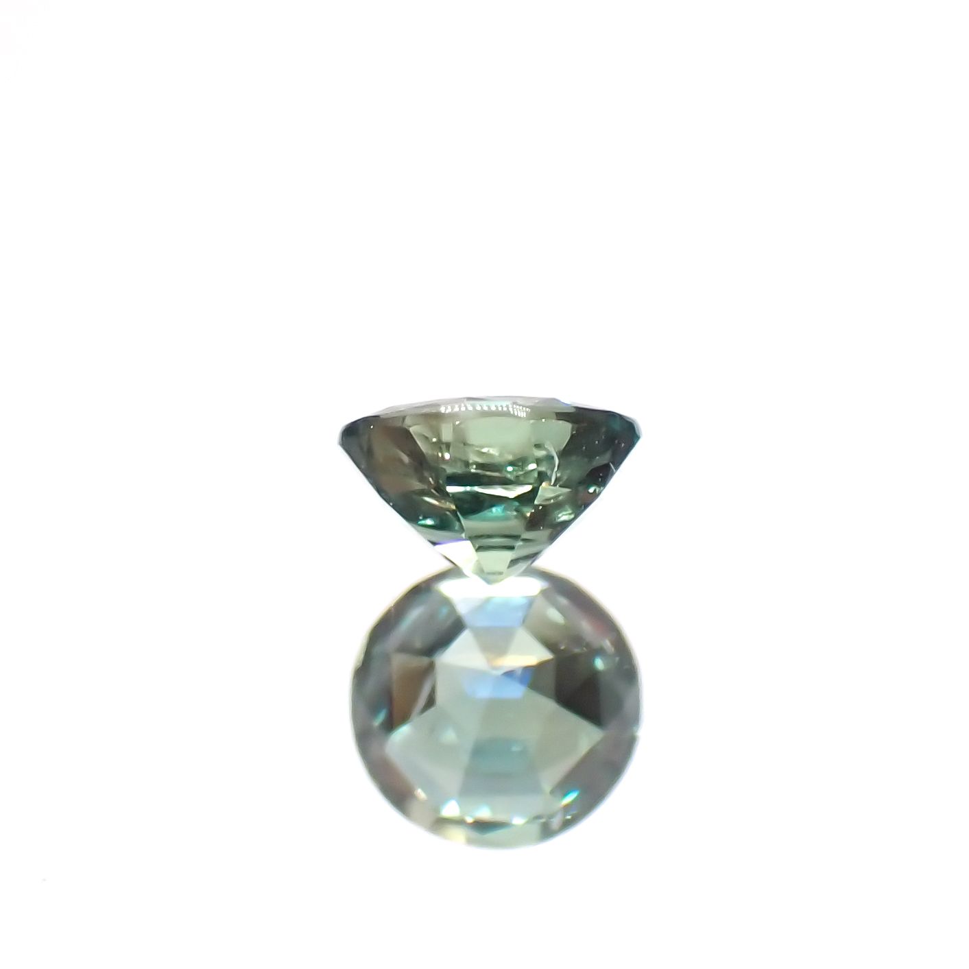 アレキサンドライト(宝石名アレキサンドライト)ブラジル産/EmeraldMains社製 0.167ct ソ付(彩珠)[231224619]3.3x3.2mm前後