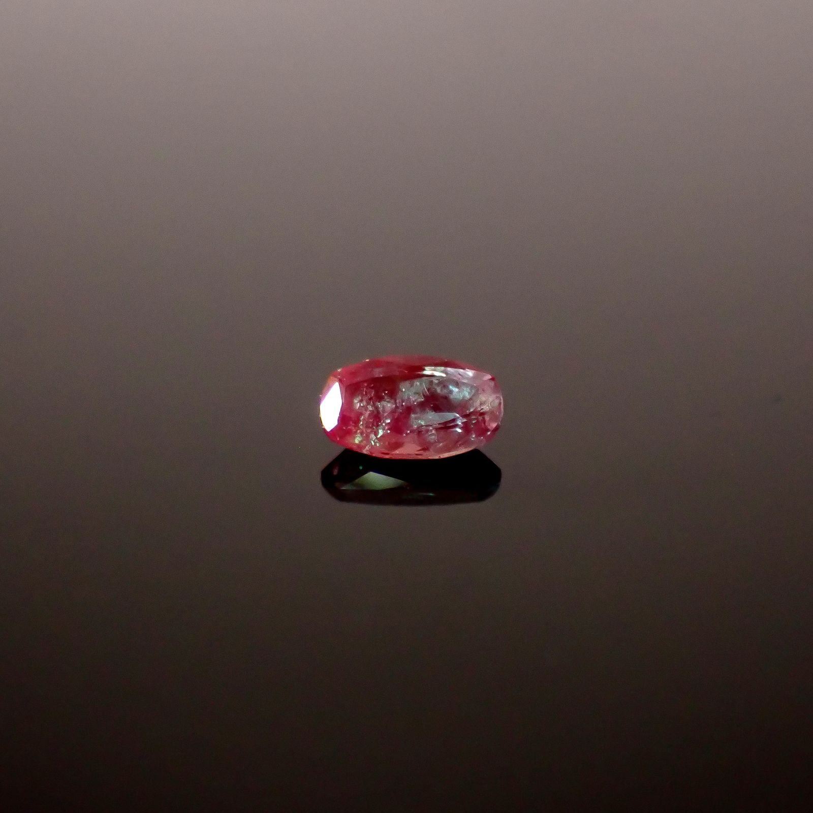 アレキサンドライト(宝石名アレキサンドライト)ロシア産 GIA鑑付 0.14ct / 4.09x2.36mm前後 [260131561]