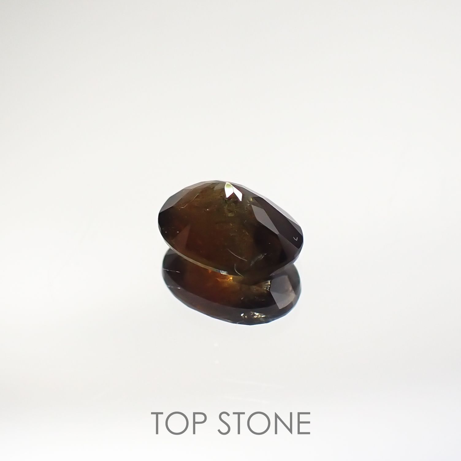 ゴールドシーンサファイア 非加熱(宝石名シーン・サファイア) ケニア産 0.648ct ソ付(彩珠)[210712069]5.7×4.3mm前後