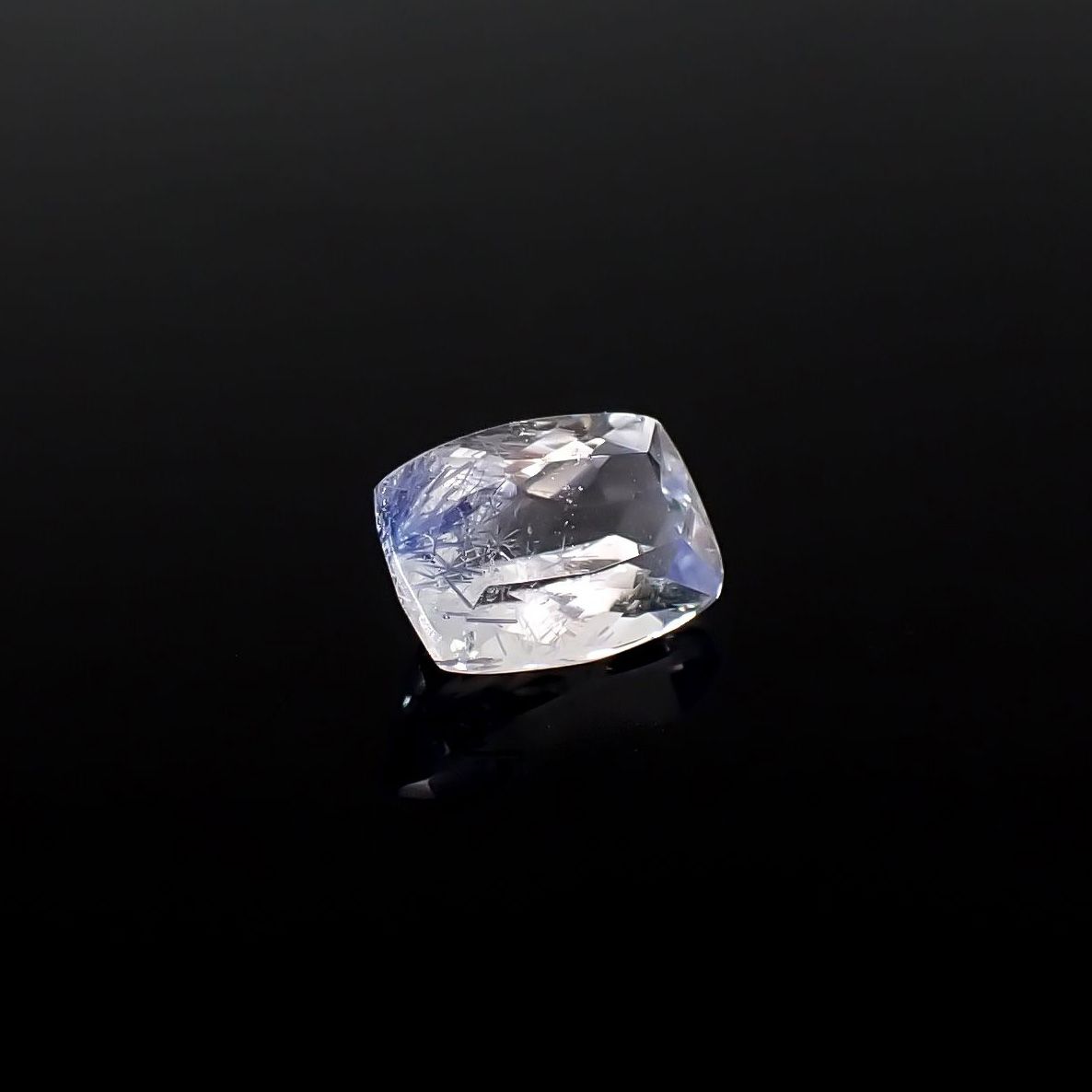 デュモルチェライトインクォーツ ブラジル産 0.89ct / 7.1x5.1mm前後 [260331854]