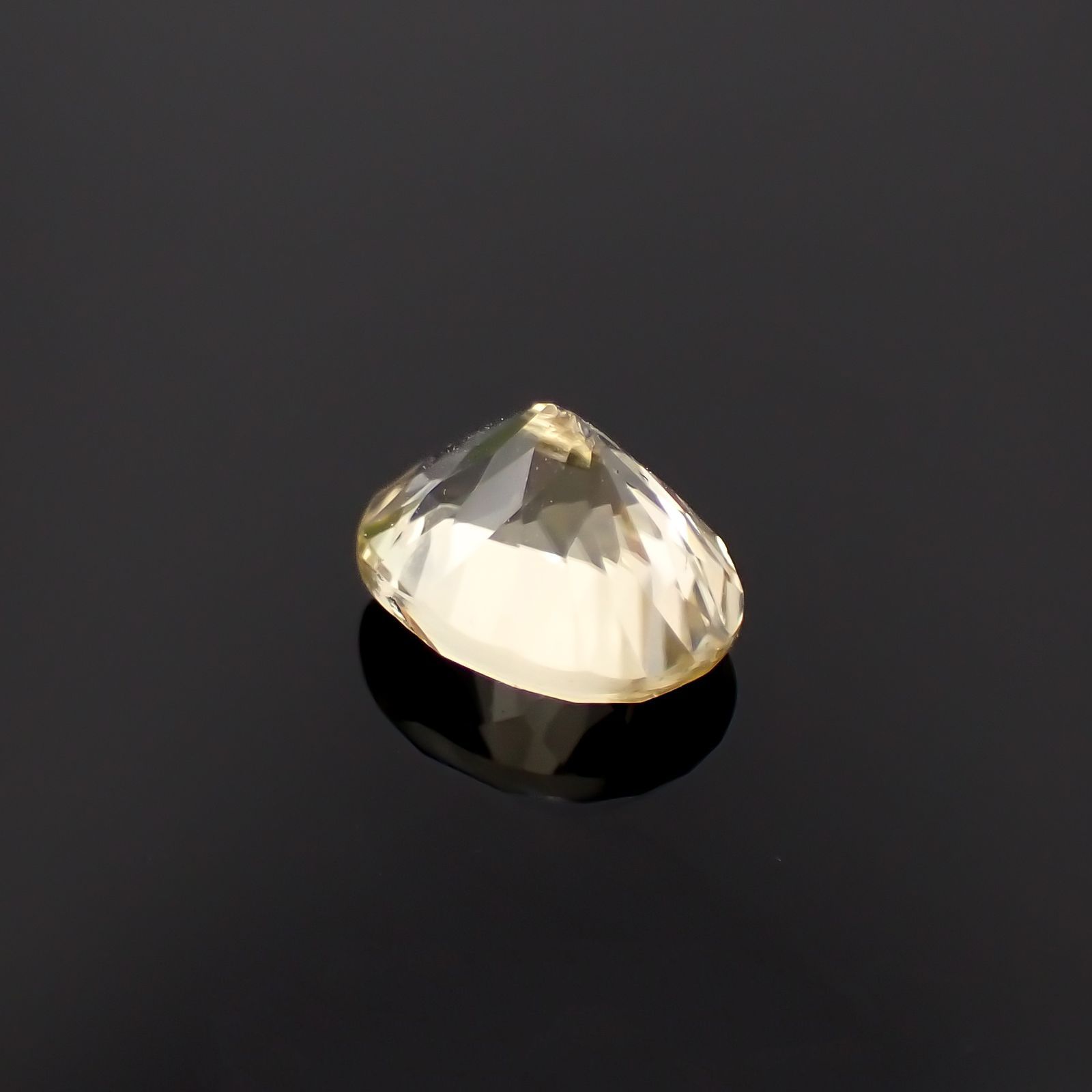シンハライト(宝石名シンハライト)スリランカ産 識別済 1.69ct / 7.9x6.2mm前後 [260419703]
