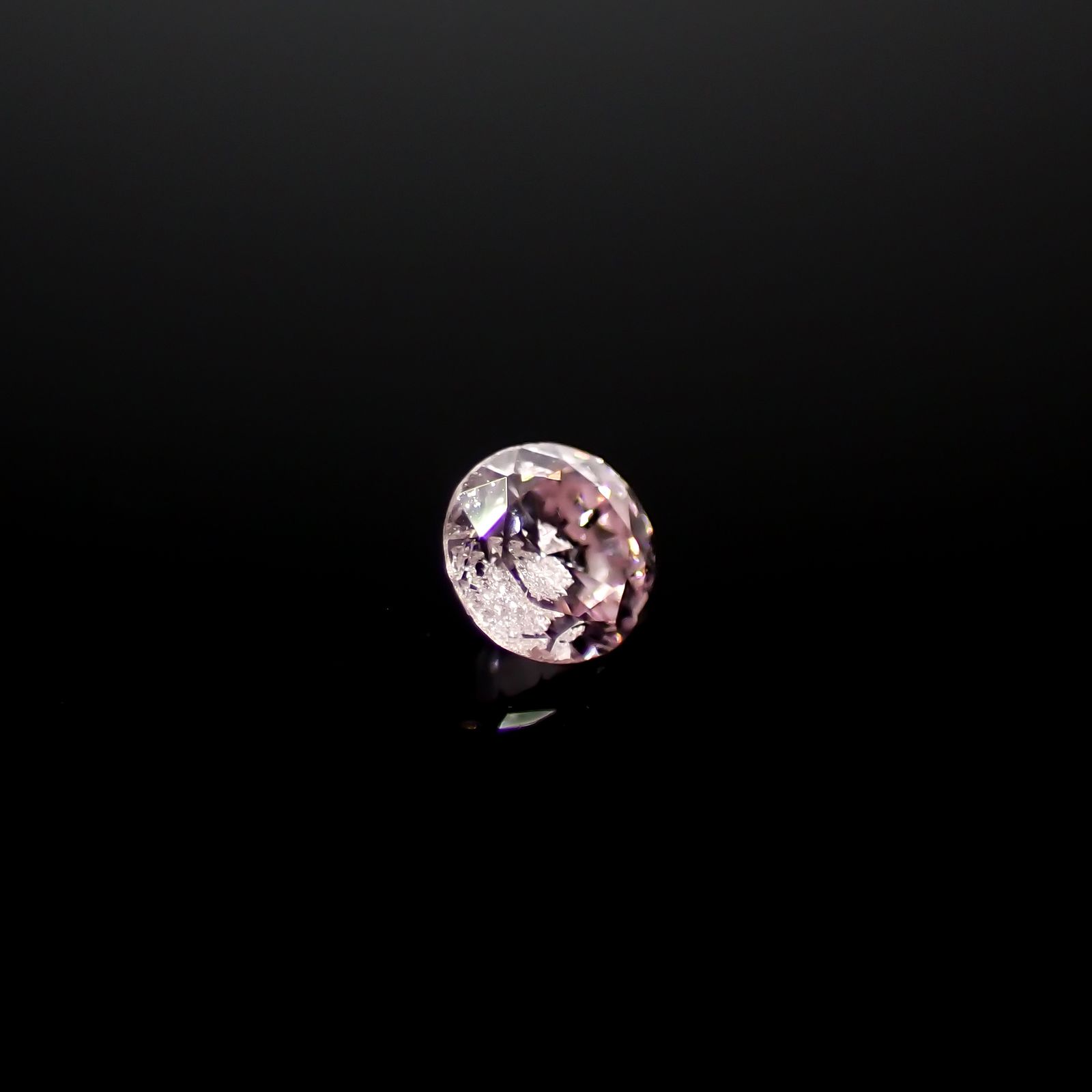 ピンクダイヤモンド(宝石名ダイアモンド I-1/FANCY LIGHT PINK) 0.041ct ソ付(CGL)[240326634]2.15x2.22mm前後