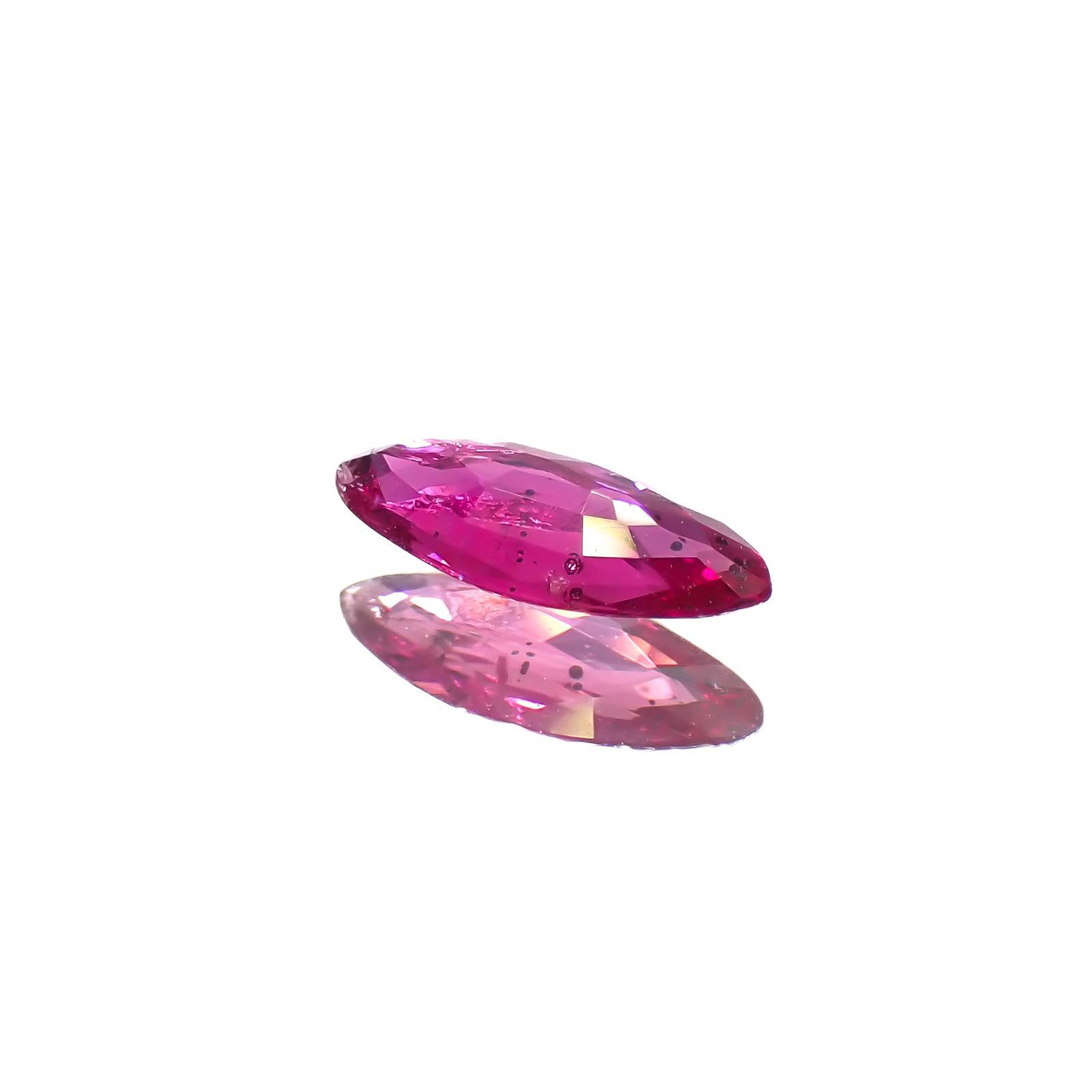 ルビー(宝石名ルビー)モザンビーク産 0.33ct 識別済[220616141]7.2x3.1mm前後