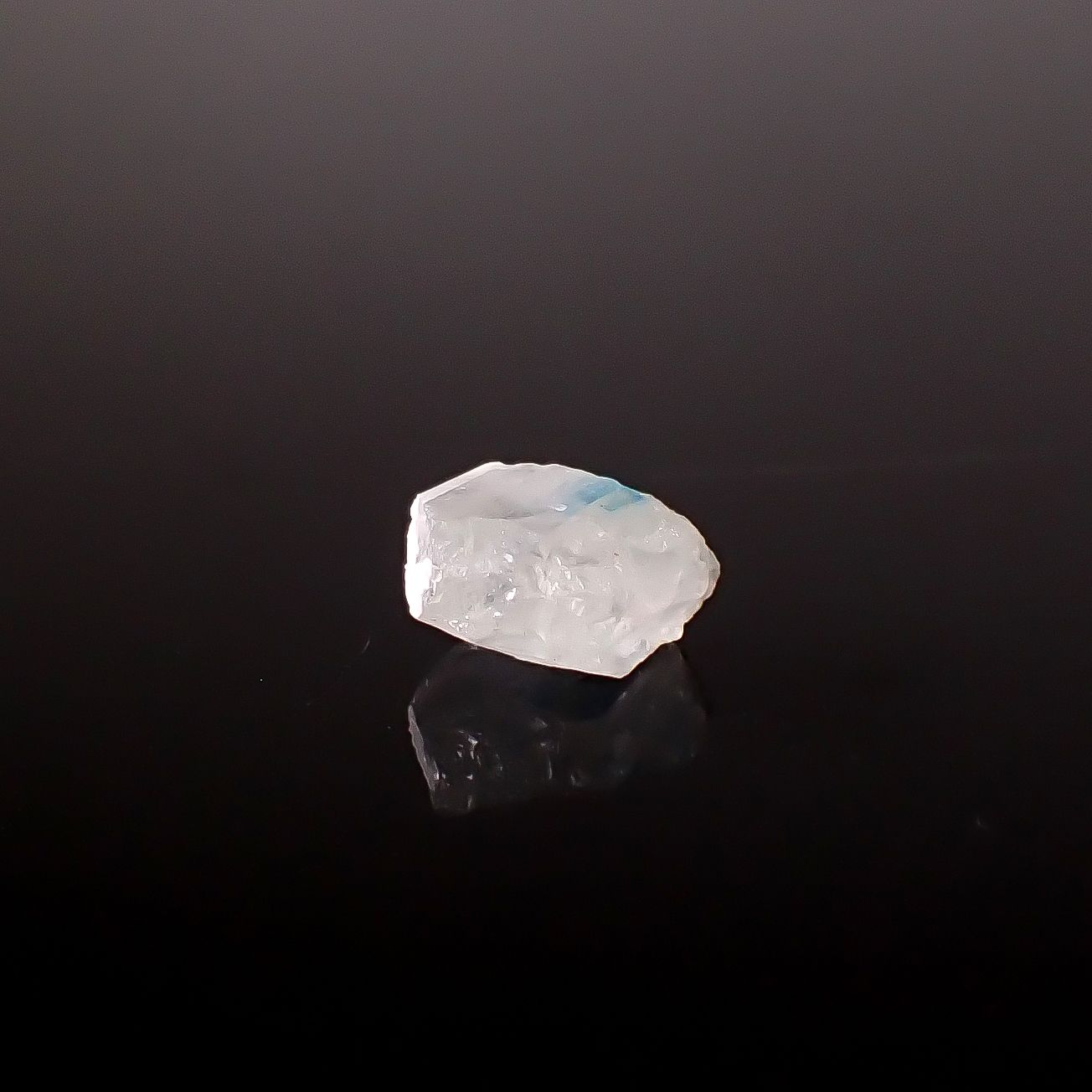 ユークレース 原石 ブラジル産 3.66ct / 9.2x8.3mm前後 [260231731]