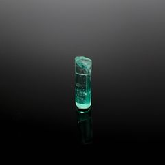 エメラルド柱状結晶 原石 コロンビア産 4.29ct[240427258]17.3x5.2mm前後